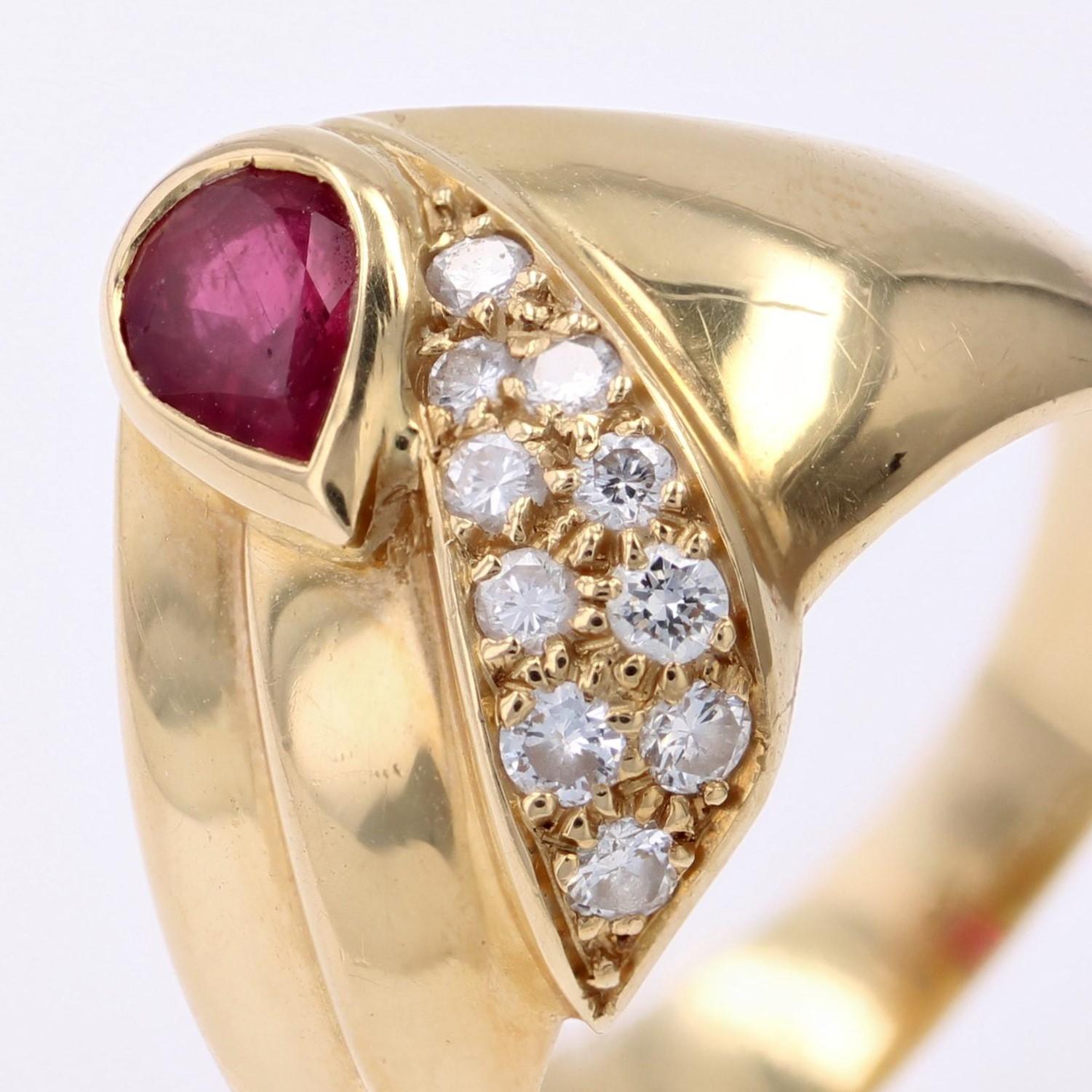 Anello moderno con diamanti e rubini in oro giallo 18 carati in vendita 4