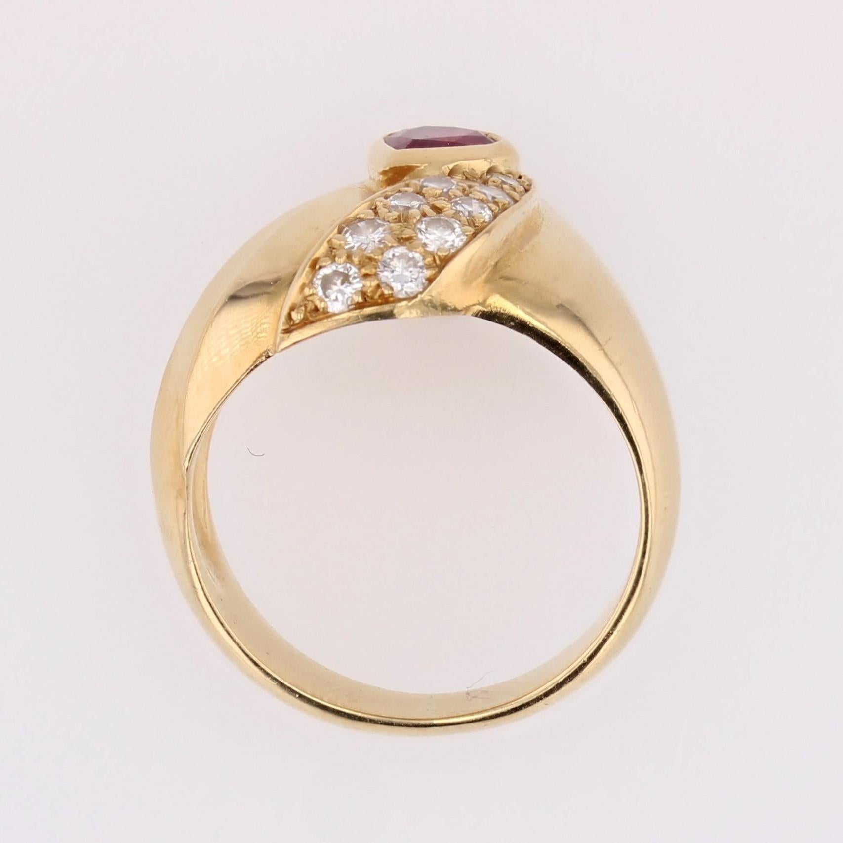 Anello moderno con diamanti e rubini in oro giallo 18 carati in vendita 11