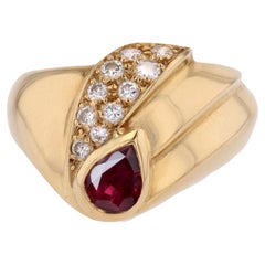 Modern Ruby Diamonds 18 Karat Yellow Gold Signet Ring