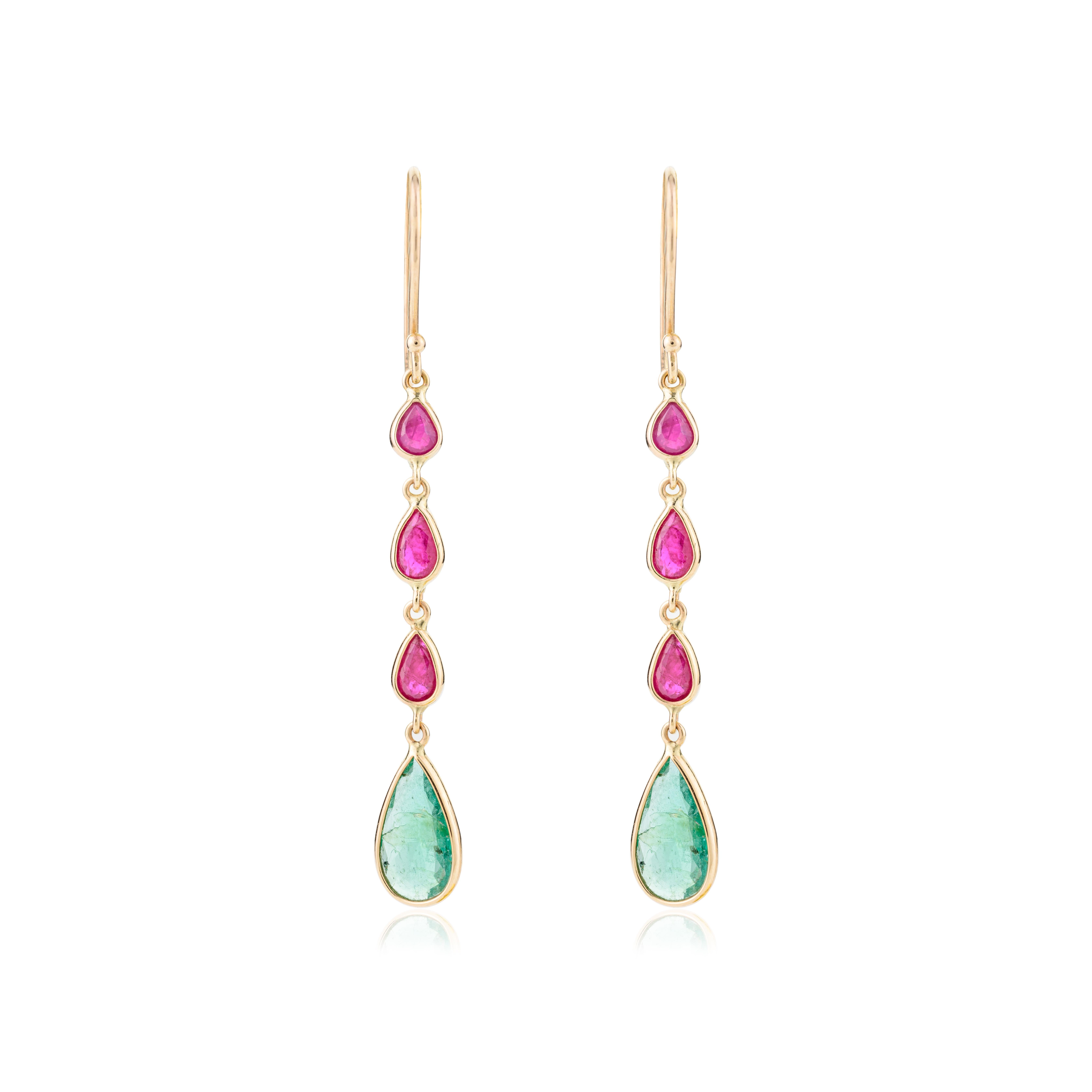 Moderne The Moderns Emerald Long Dangle Ears for Her in 18k Solid Yellow Gold (Boucles d'oreilles pendantes en or jaune 18 carats) en vente