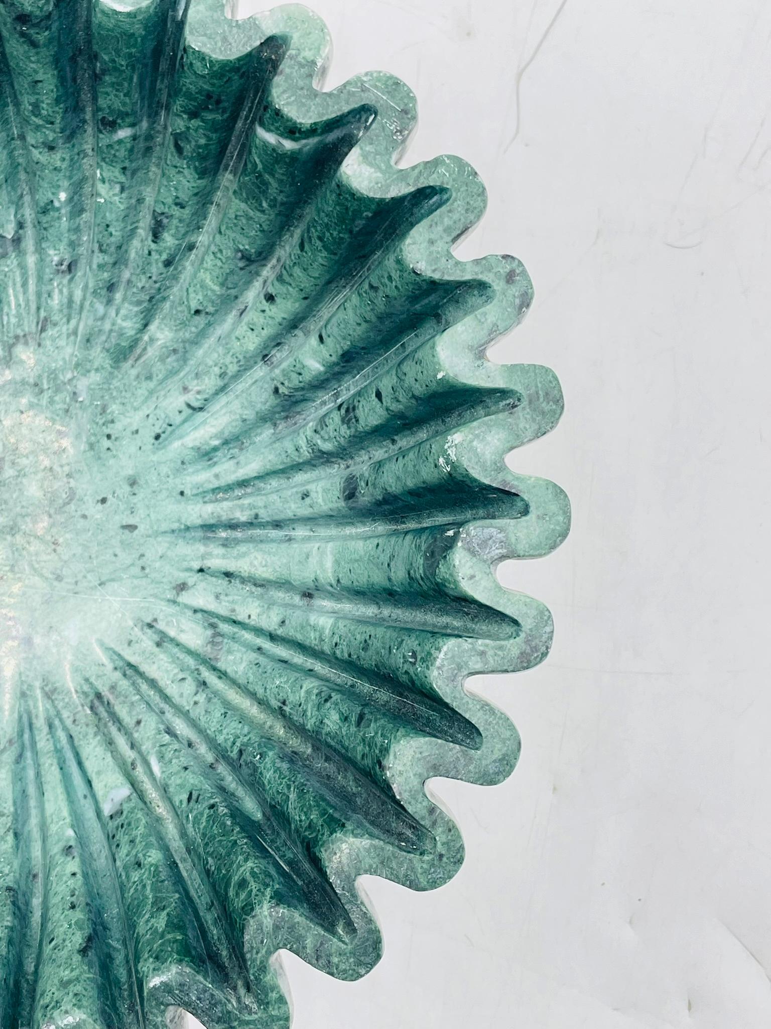Cuenco moderno Ruffle en mármol verde by Anastasio Home 5