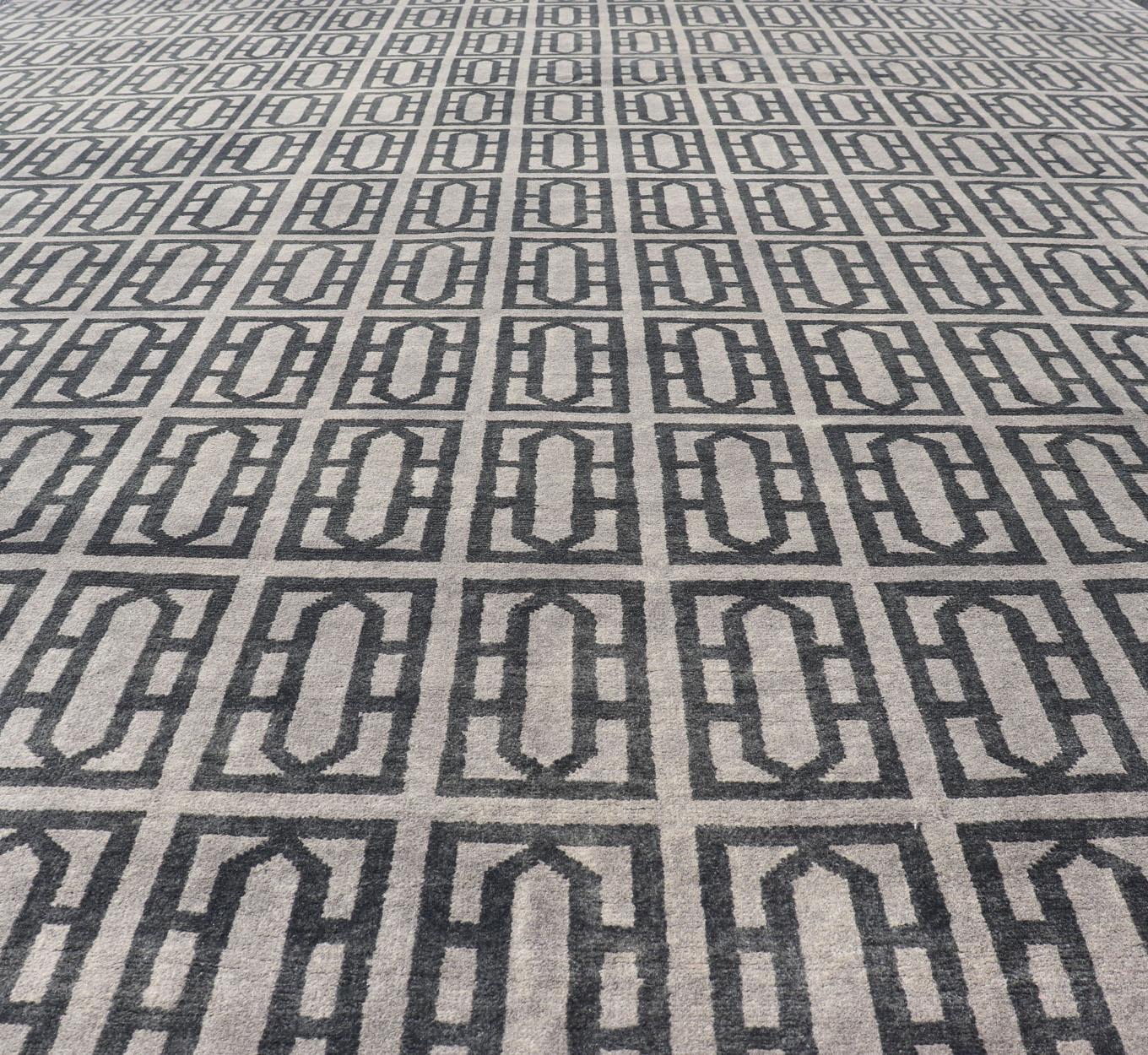 Tappeto moderno di Keivan Woven Arts con design geometrico in grigio e nero. in vendita 4