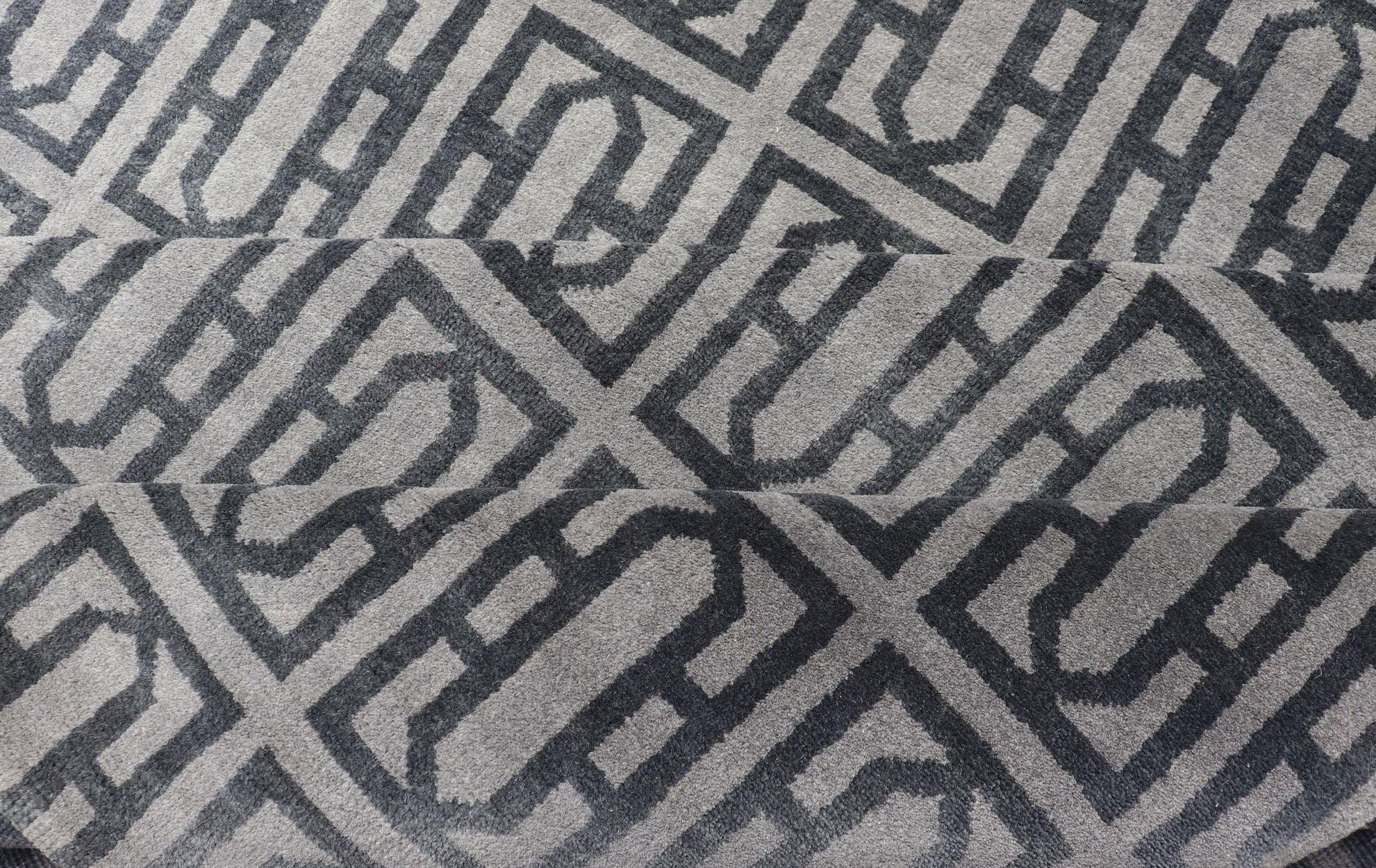 Tappeto moderno di Keivan Woven Arts con design geometrico in grigio e nero. in vendita 5