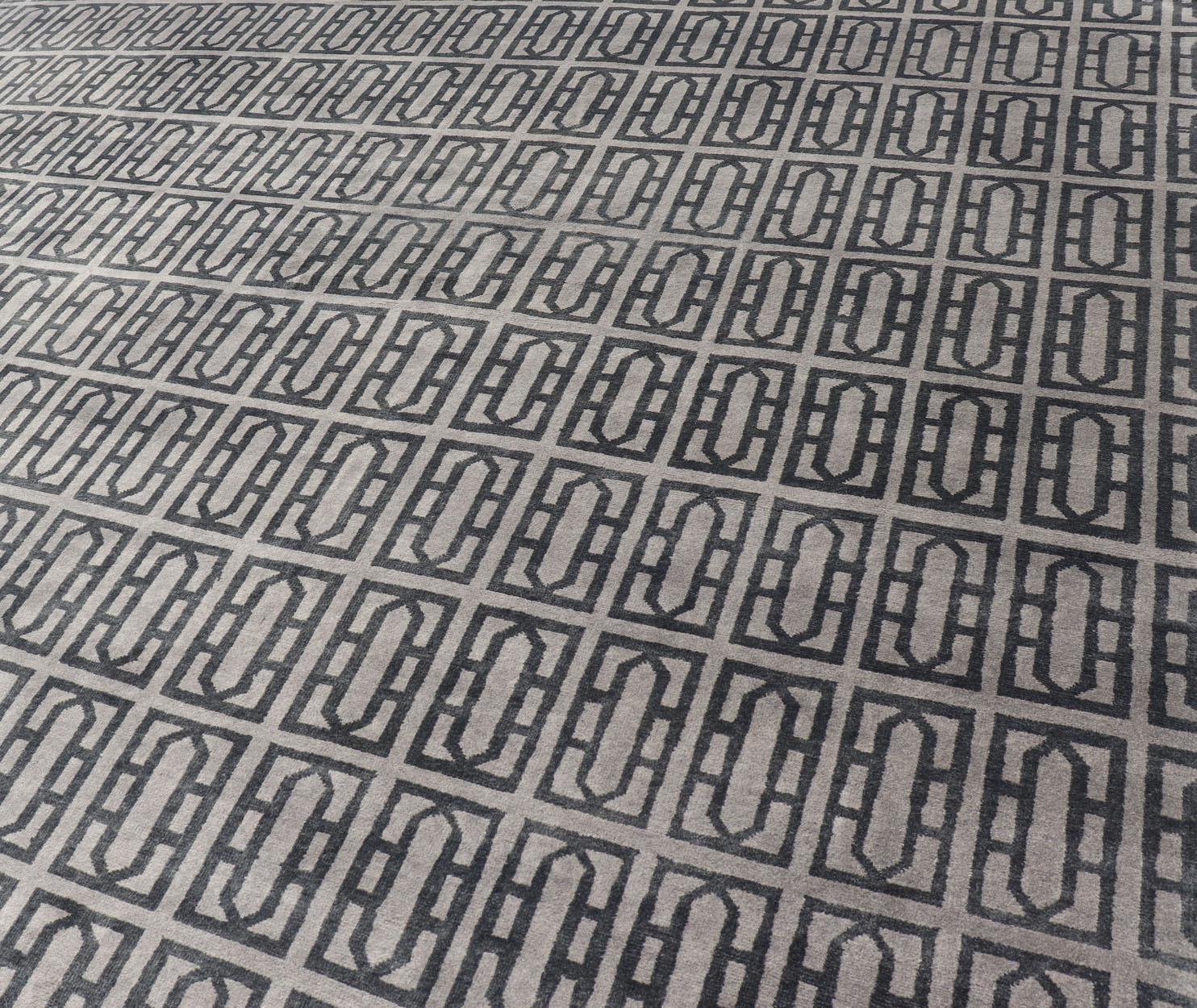 Annodato a mano Tappeto moderno di Keivan Woven Arts con design geometrico in grigio e nero. in vendita