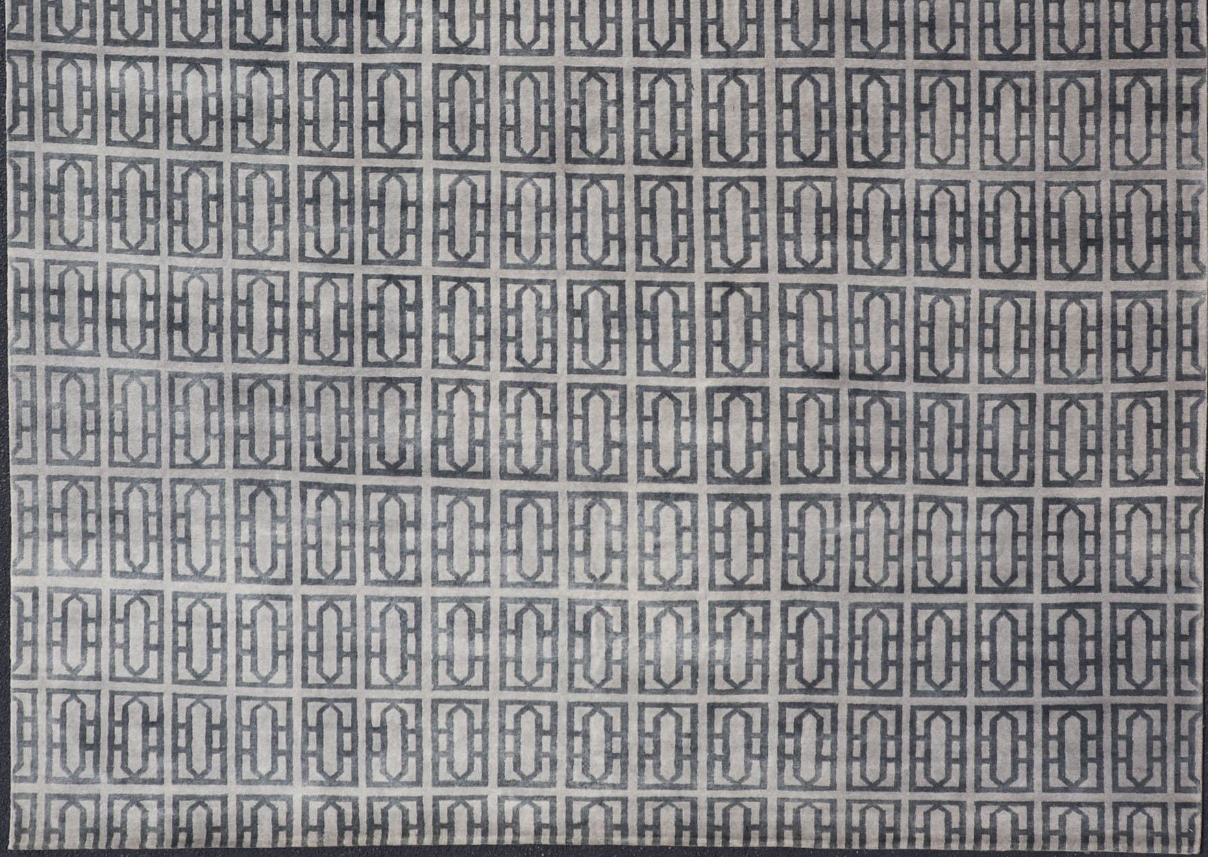 Tappeto moderno di Keivan Woven Arts con design geometrico in grigio e nero. in vendita 1