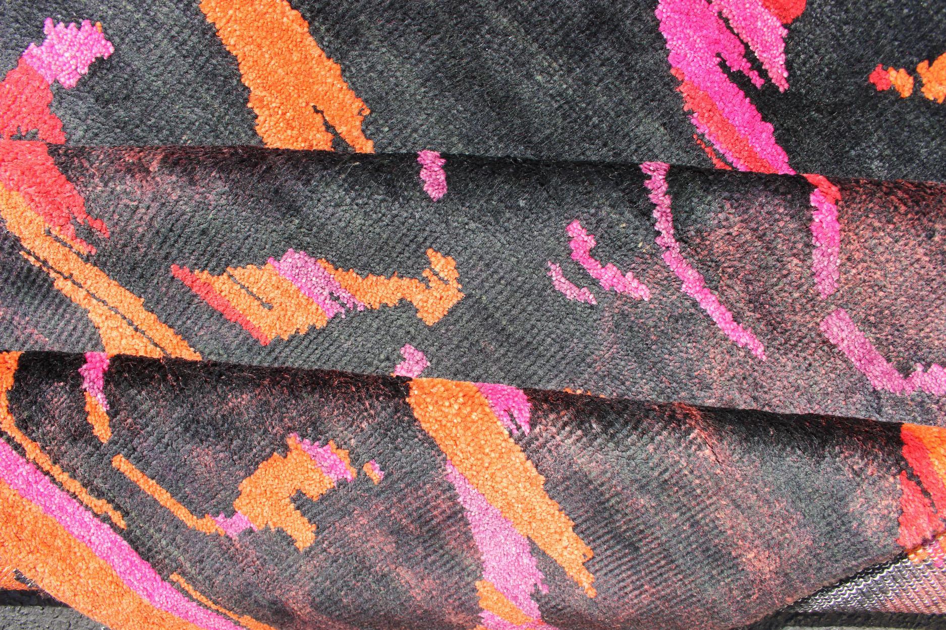 Tappeto moderno di Keivan Woven Arts in lana con seta e disegno astratto in vendita 7