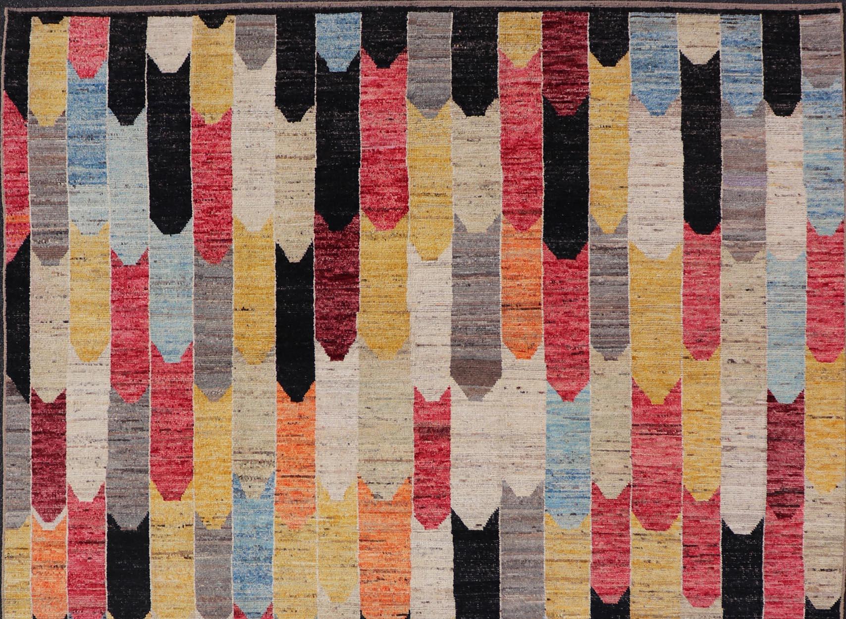 Moderner moderner Teppich in abstraktem Art-Déco-Design mit mehrfarbigen Farben und schwarzer Bordüre im Angebot 3