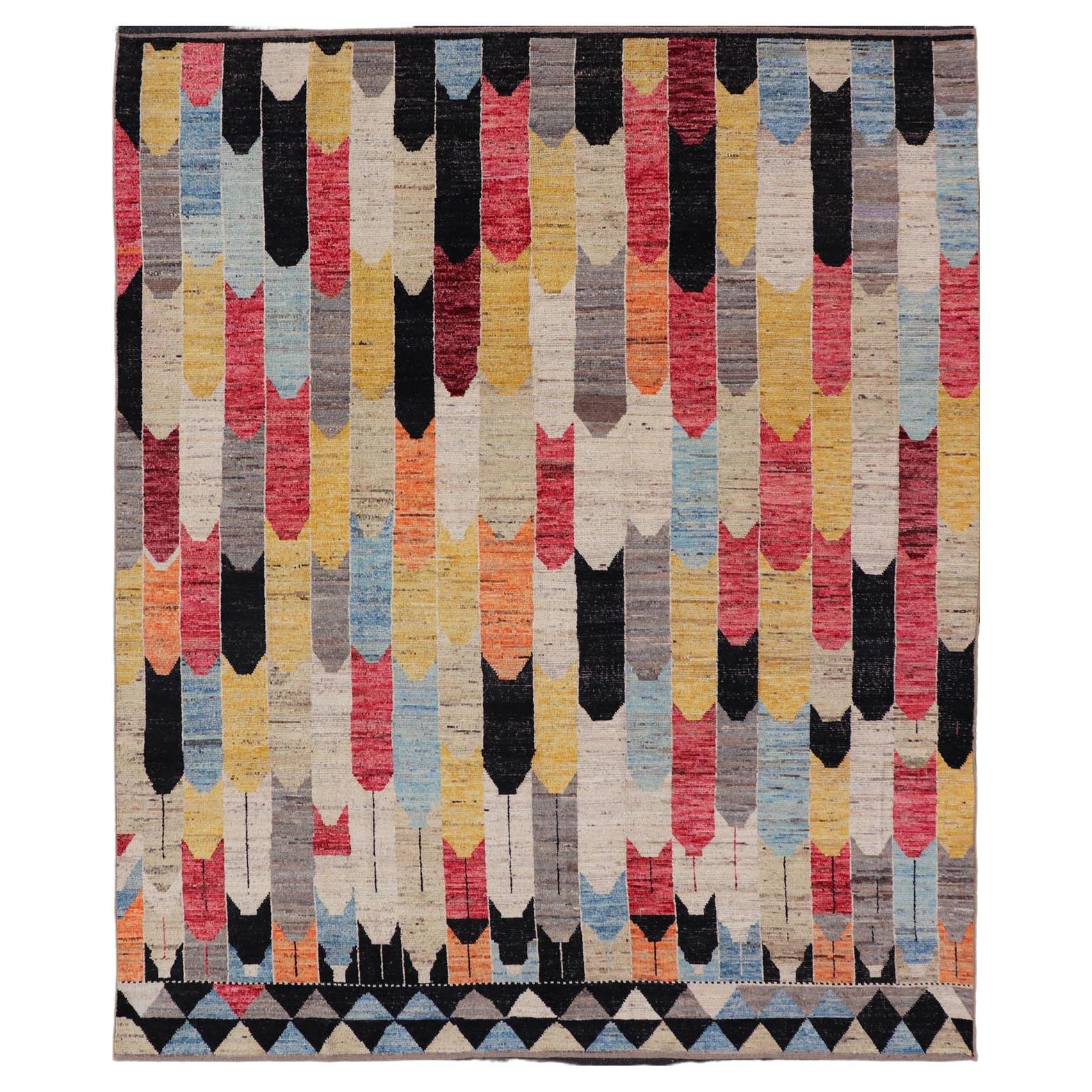 Moderner moderner Teppich in abstraktem Art-Déco-Design mit mehrfarbigen Farben und schwarzer Bordüre im Angebot