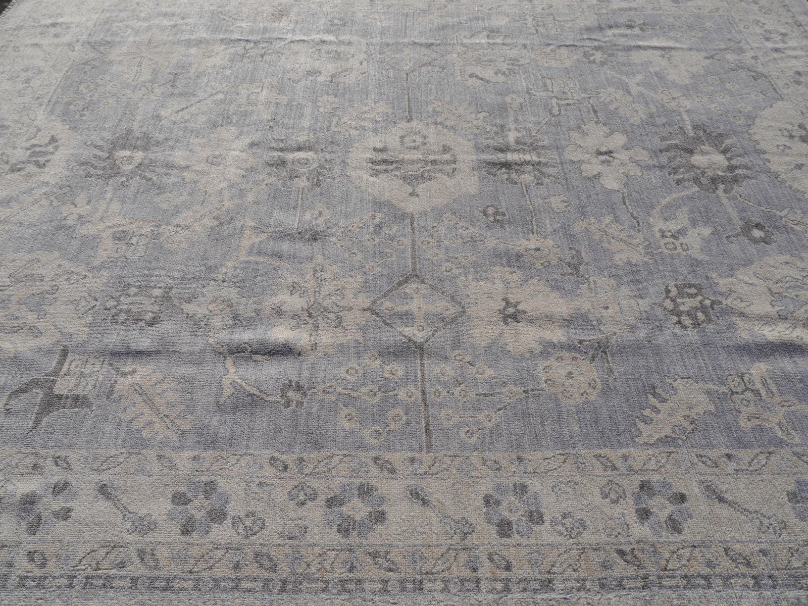 Afghanischer Oushak, handgeknüpfter 8 x 10 Fuß Teppich in Weiß und Grau, Kollektion Djoharian (Handgeknüpft) im Angebot