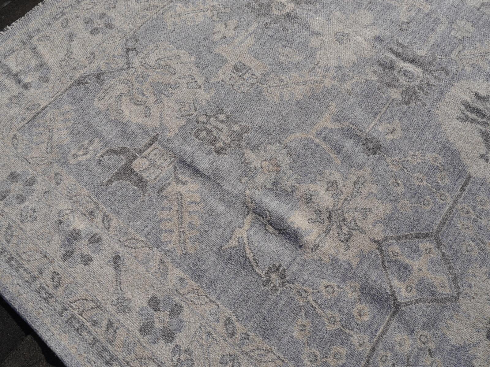 Afghanischer Oushak, handgeknüpfter 8 x 10 Fuß Teppich in Weiß und Grau, Kollektion Djoharian im Angebot 1