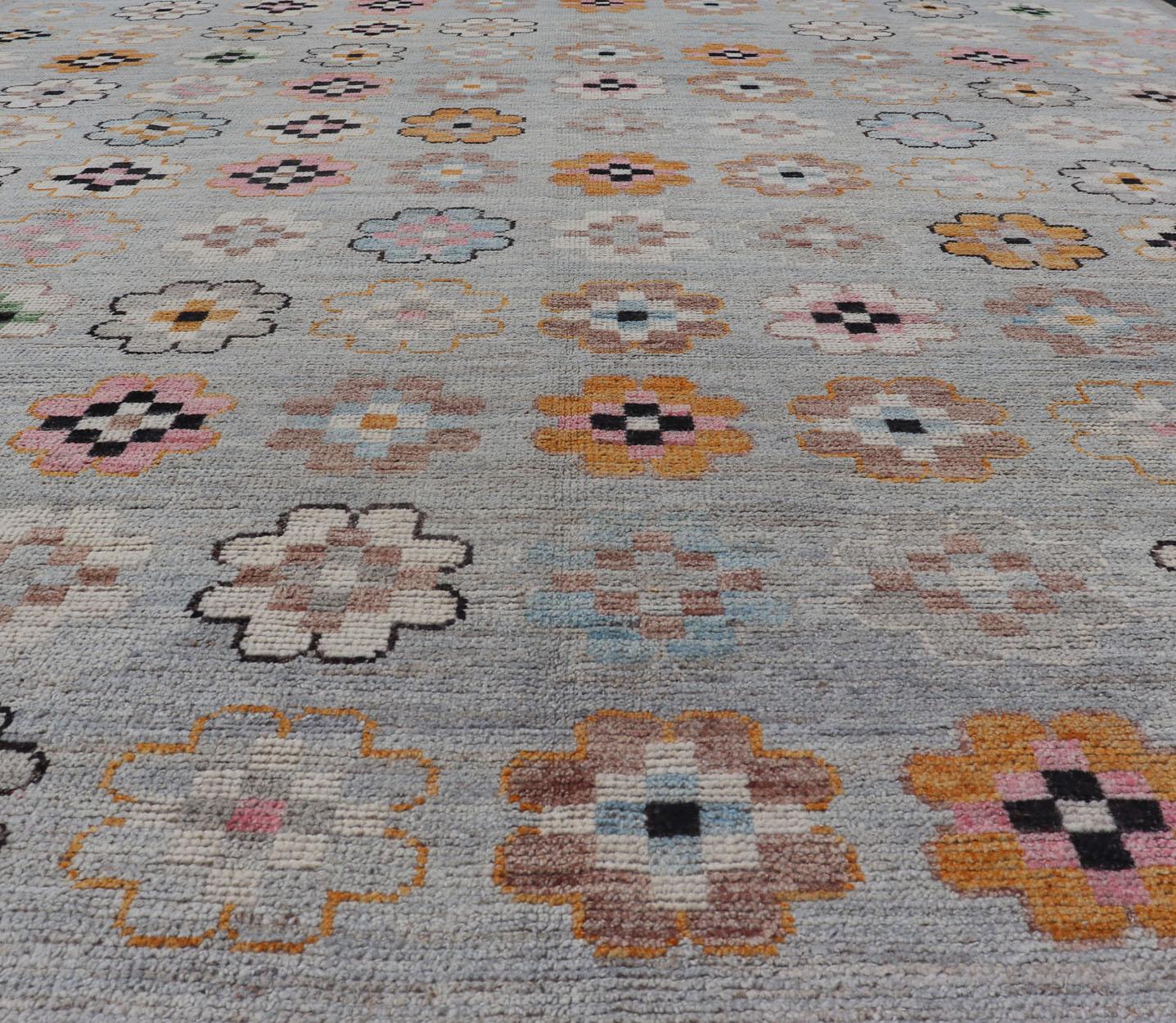 Modern Rug in Wool with Modern All-Over Flower Design on a Light Gray Field For Sale 1