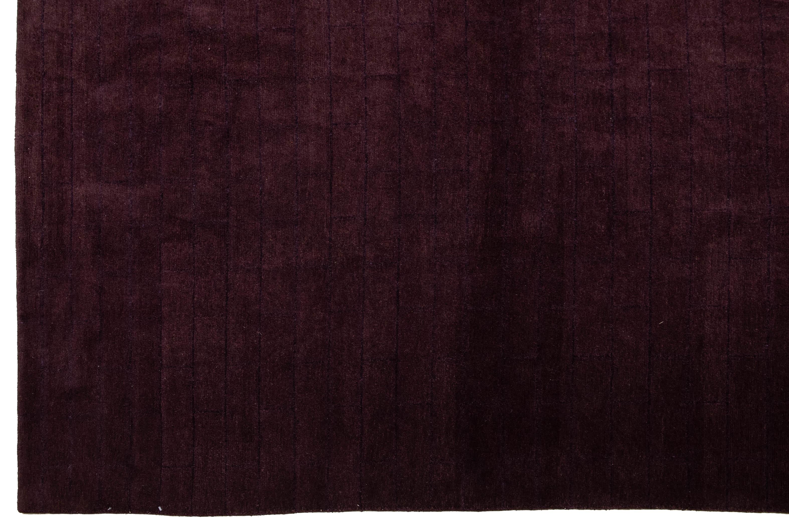 XXIe siècle et contemporain Tapis moderne en laine et soie à motifs tibétains en violet en vente