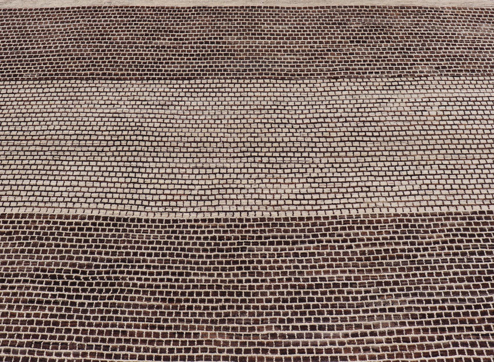 Alfombra moderna con diseño de ladrillo en marrón y crema de Keivan Woven Arts 9'4 x 11'1 Moderno