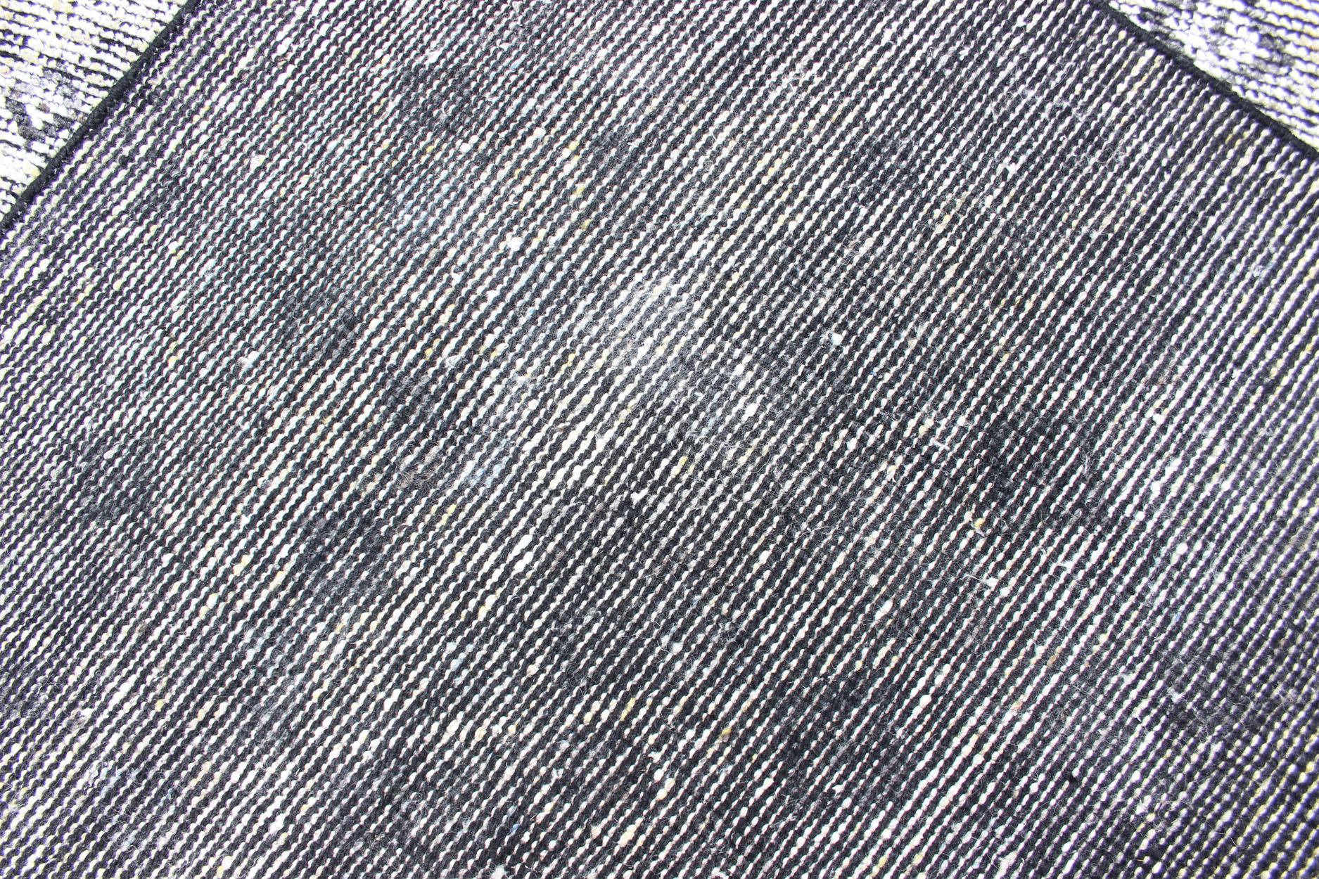 Tappeto moderno con sottile motivo a diamante in grigio tenue e avorio  8'5 x 9'10 in vendita 2