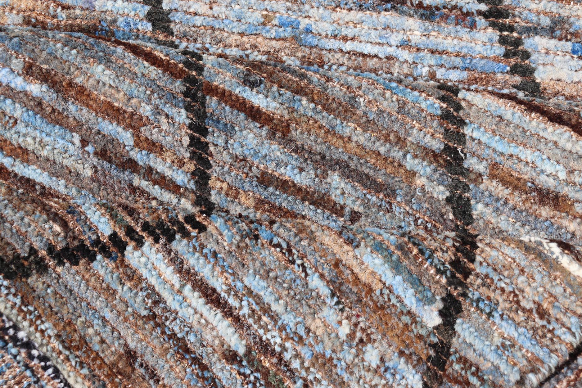 Runner moderno con design tribale all-over nei colori carbone, azzurro, blu e crema. in vendita 4
