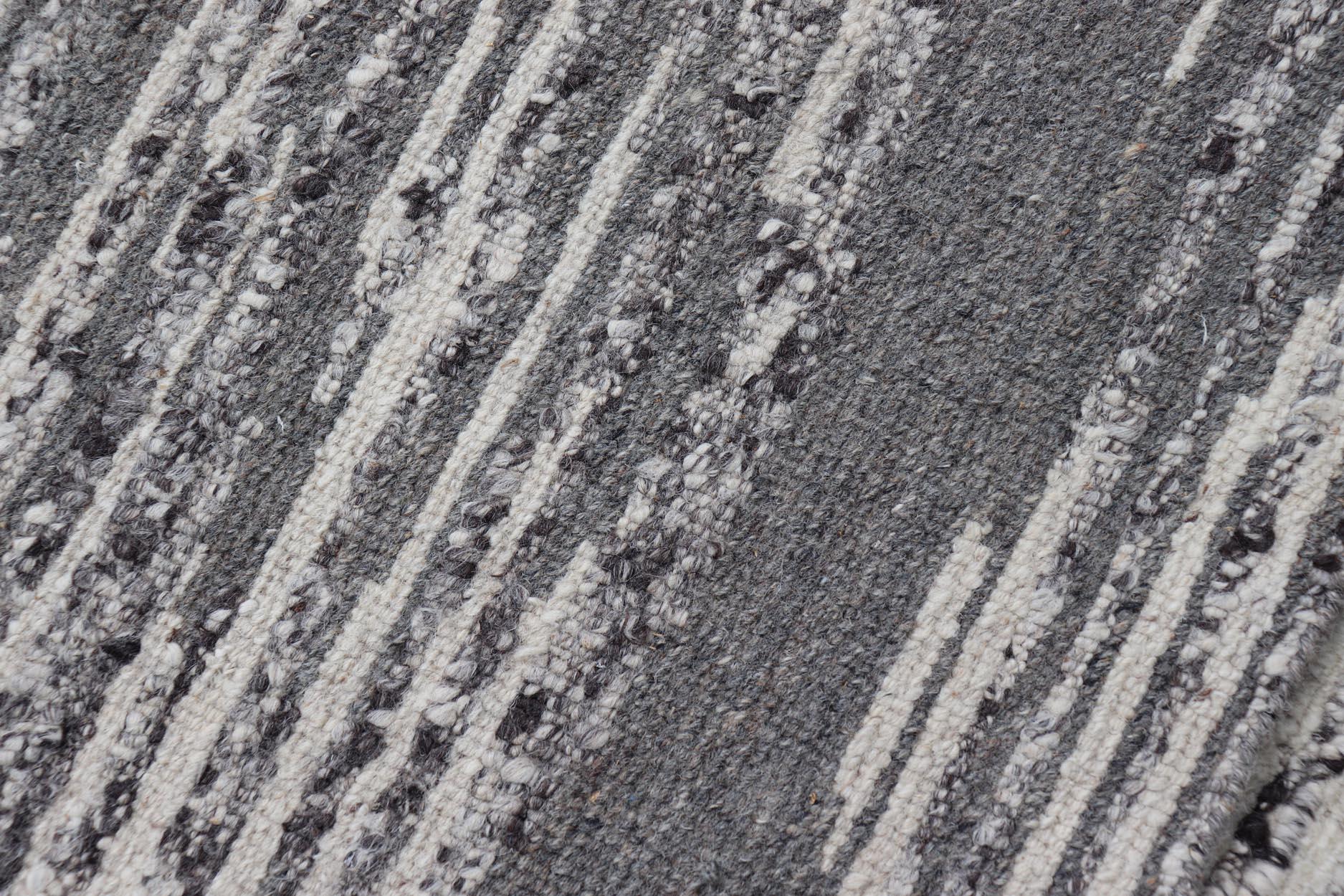 Runner moderno con design lineare verticale in grigio antracite e avorio 2'2 x 14'1 in vendita 2