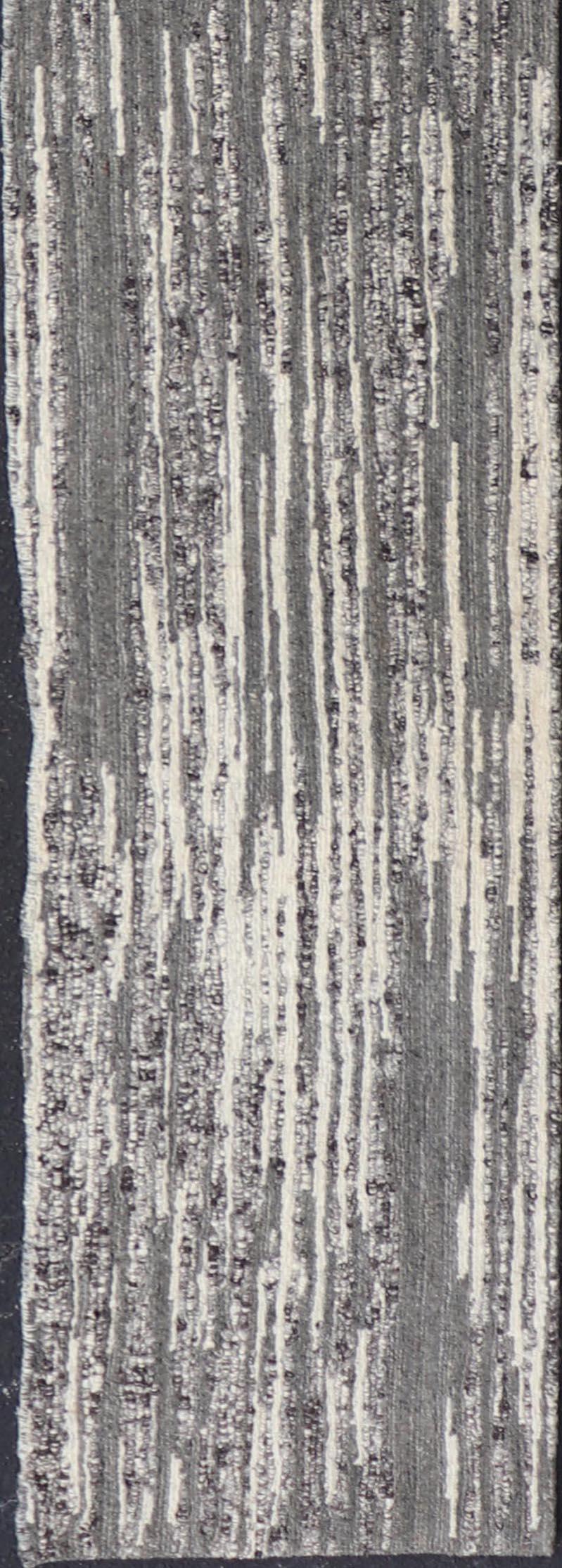 Runner moderno con design lineare verticale in grigio antracite e avorio 2'2 x 14'1 in vendita 1