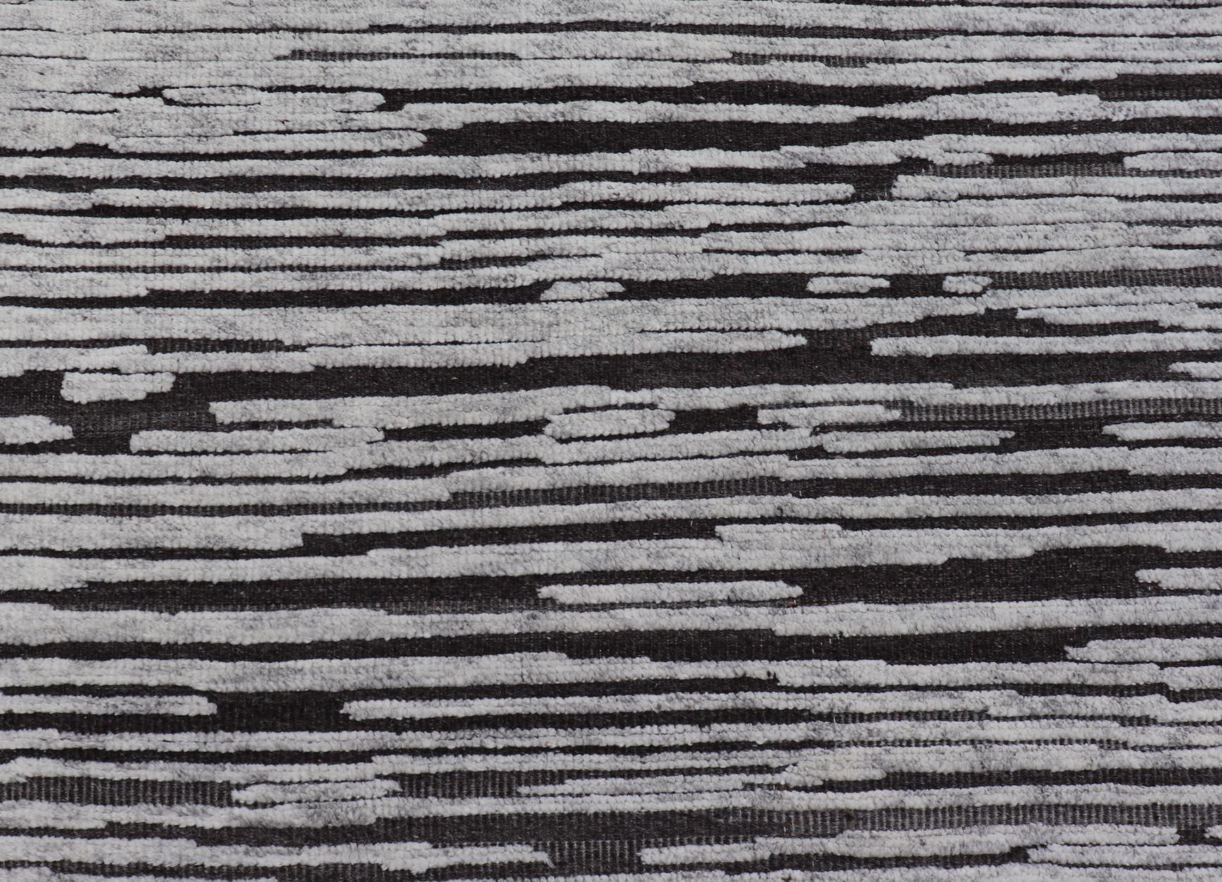 Runner moderno con design a righe verticali in color antracite e grigio tenue 3 x 13'5 in vendita 2