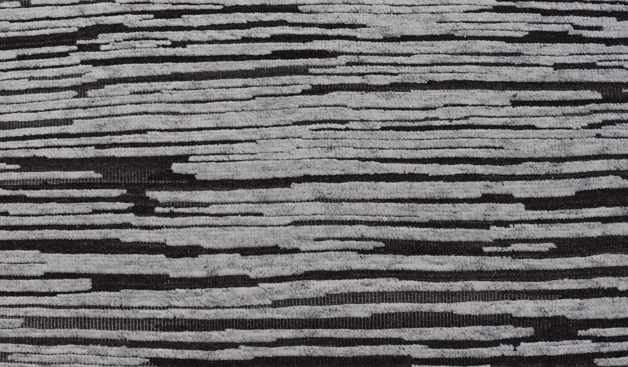 Runner moderno con design a righe verticali in color antracite e grigio tenue 3 x 13'5 in vendita 1