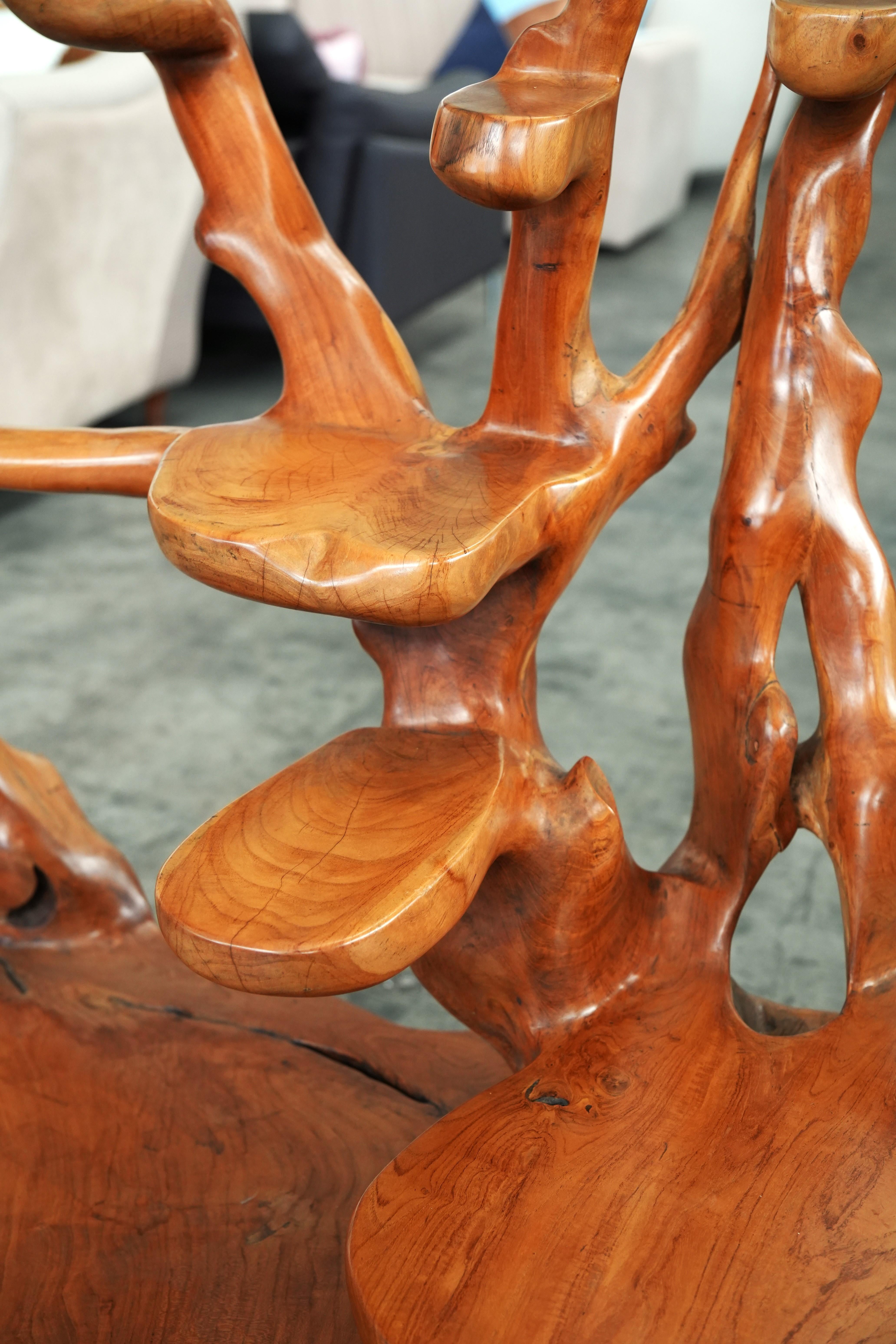 Modernes rustikales Adirondack Pflanzgefäß & Sockel - Organische Holzkunst mit 3 Ablagen (Italian) im Angebot