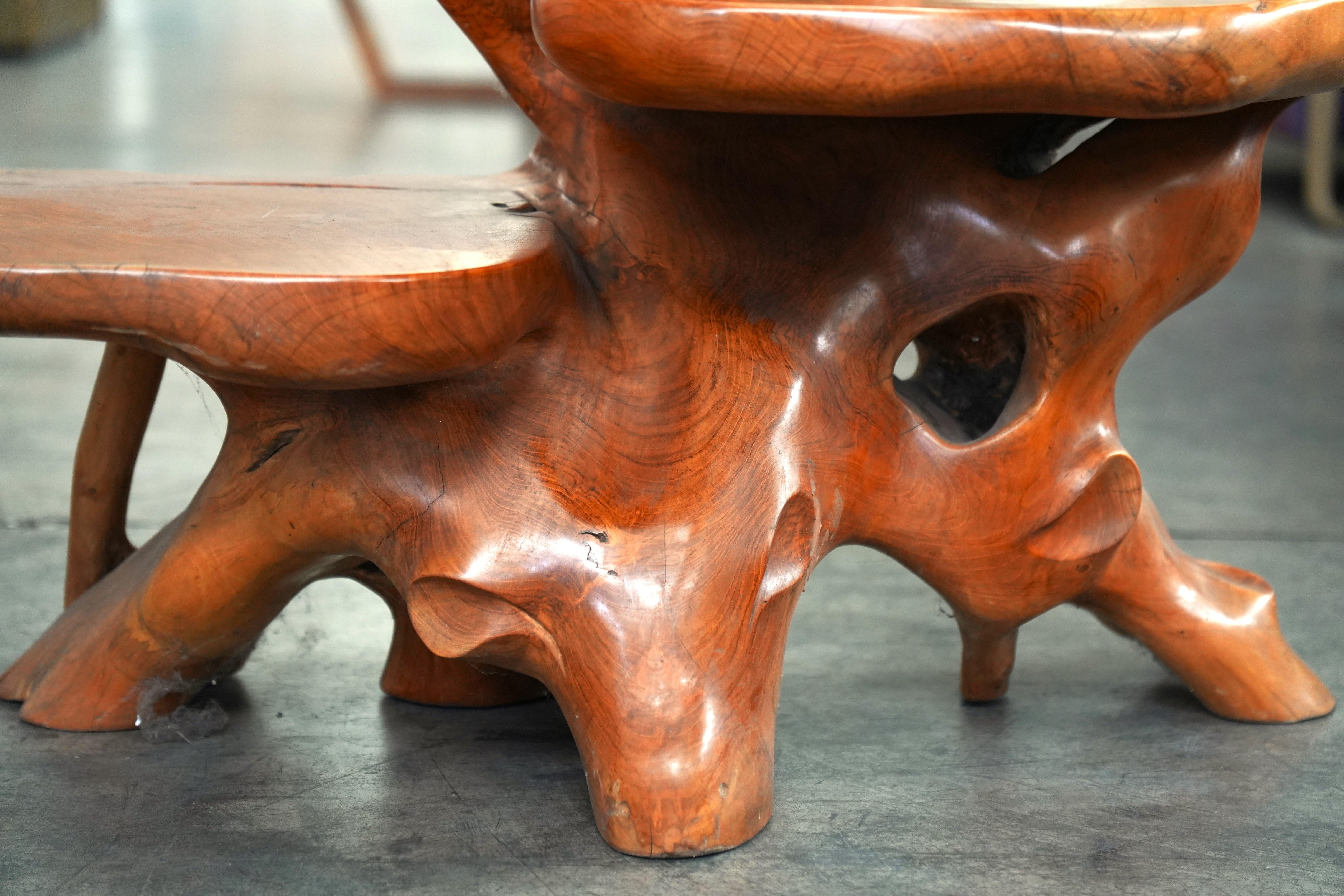 Modernes rustikales Adirondack Pflanzgefäß & Sockel - Organische Holzkunst mit 3 Ablagen im Zustand „Neu“ im Angebot in Manzano, IT