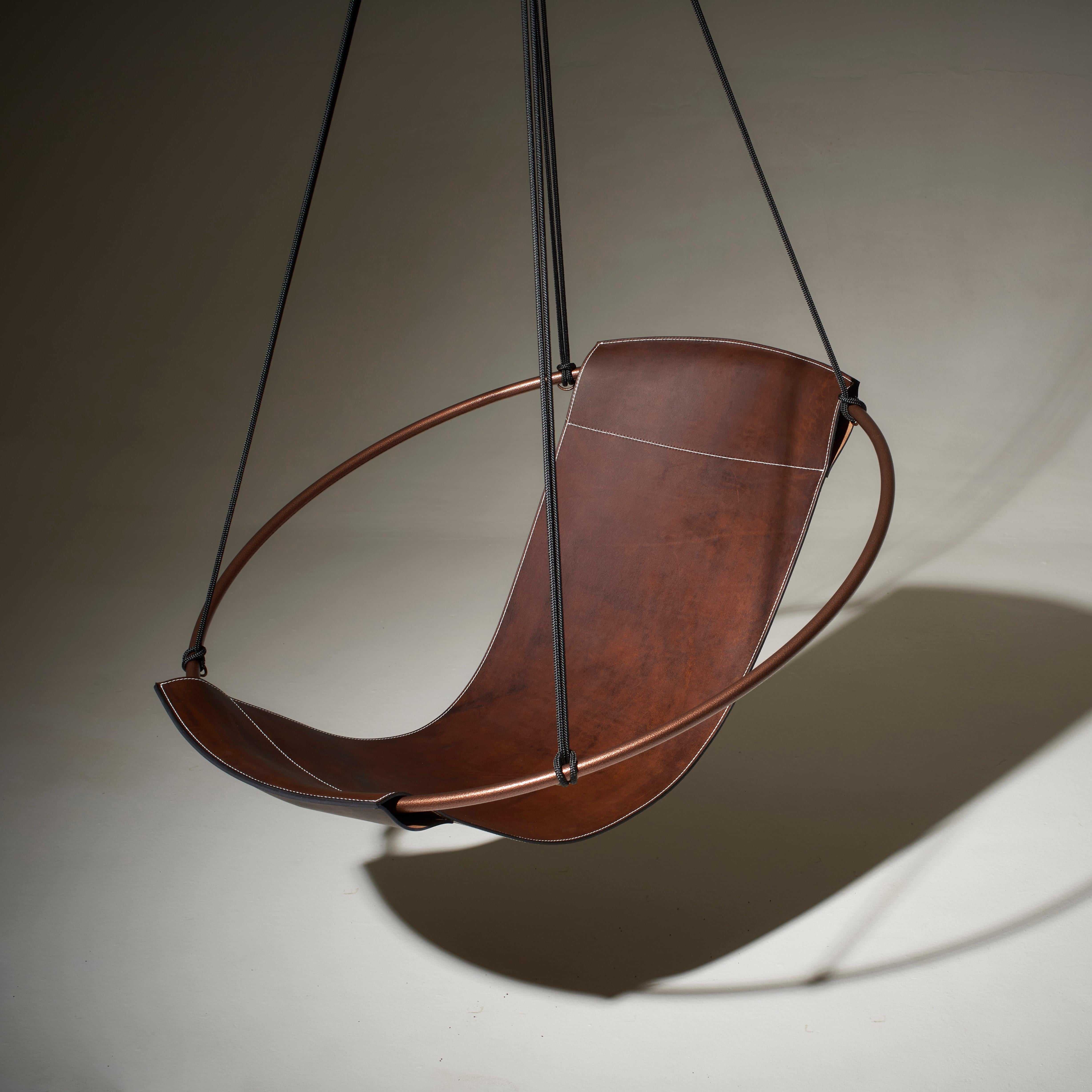 Moderner, rustikaler afrikanischer hängender Sling Swing Chair aus Leder (Südafrikanisch) im Angebot