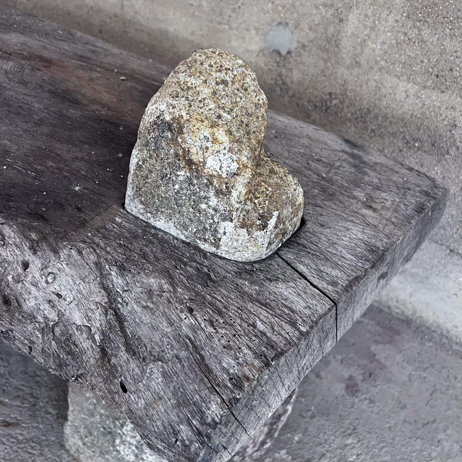 Pierre Banc rustique primitif en bois de mesquite espagnol et pierre de roche en vente