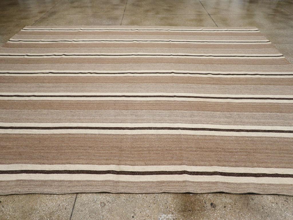 Turco Tappeto Kilim moderno e rustico, fatto a mano, a trama piatta, per una stanza. in vendita