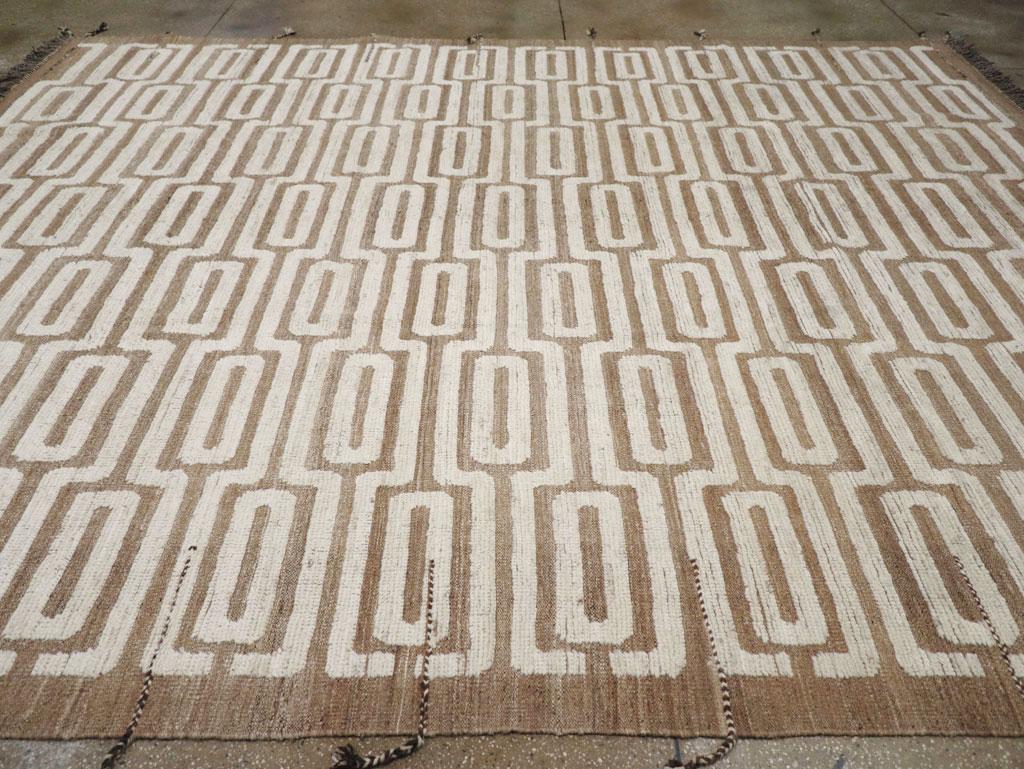 Hand-Woven Modern Rustic Handmade Turkish High/Low Pattern Room Size Carpet For Sale