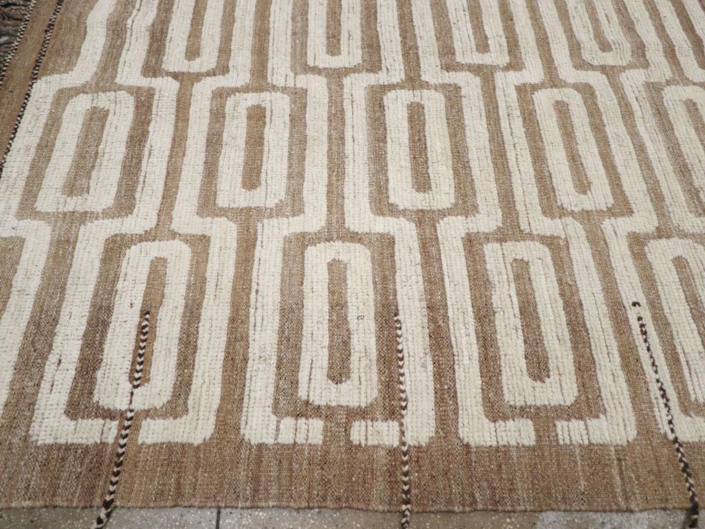 Modern Rustic Handmade Turkish High/Low Pattern Room Size Carpet In New Condition For Sale In New York, NY
