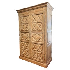 Armoire rustique à grande échelle