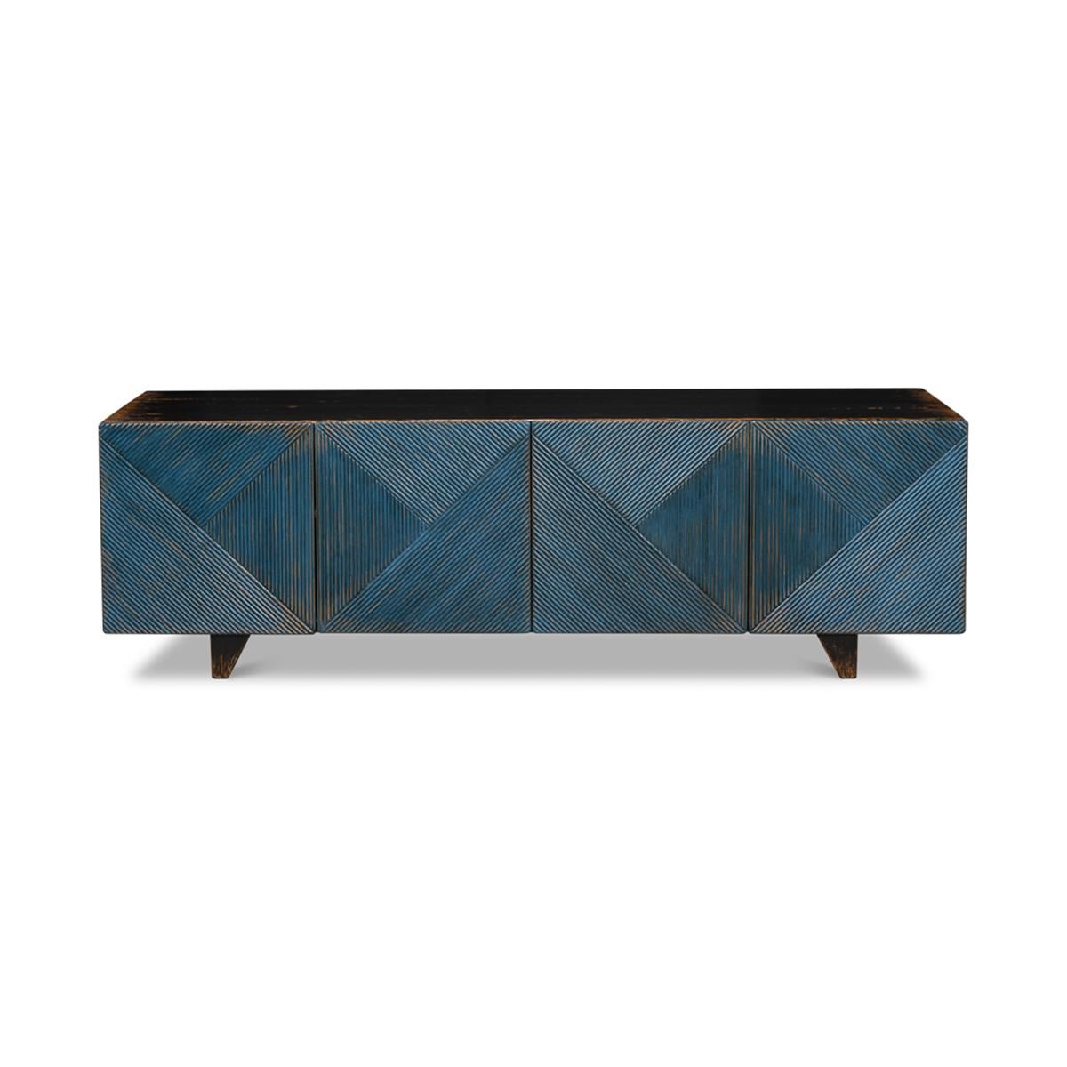 Mobile multimediale moderno dipinto in stile rustico, realizzato in pino recuperato con una finitura blu scuro. I pannelli dell'anta presentano disegni geometrici a reticolo, mentre il piano e i lati sono in pino marrone scuro. Con una finitura