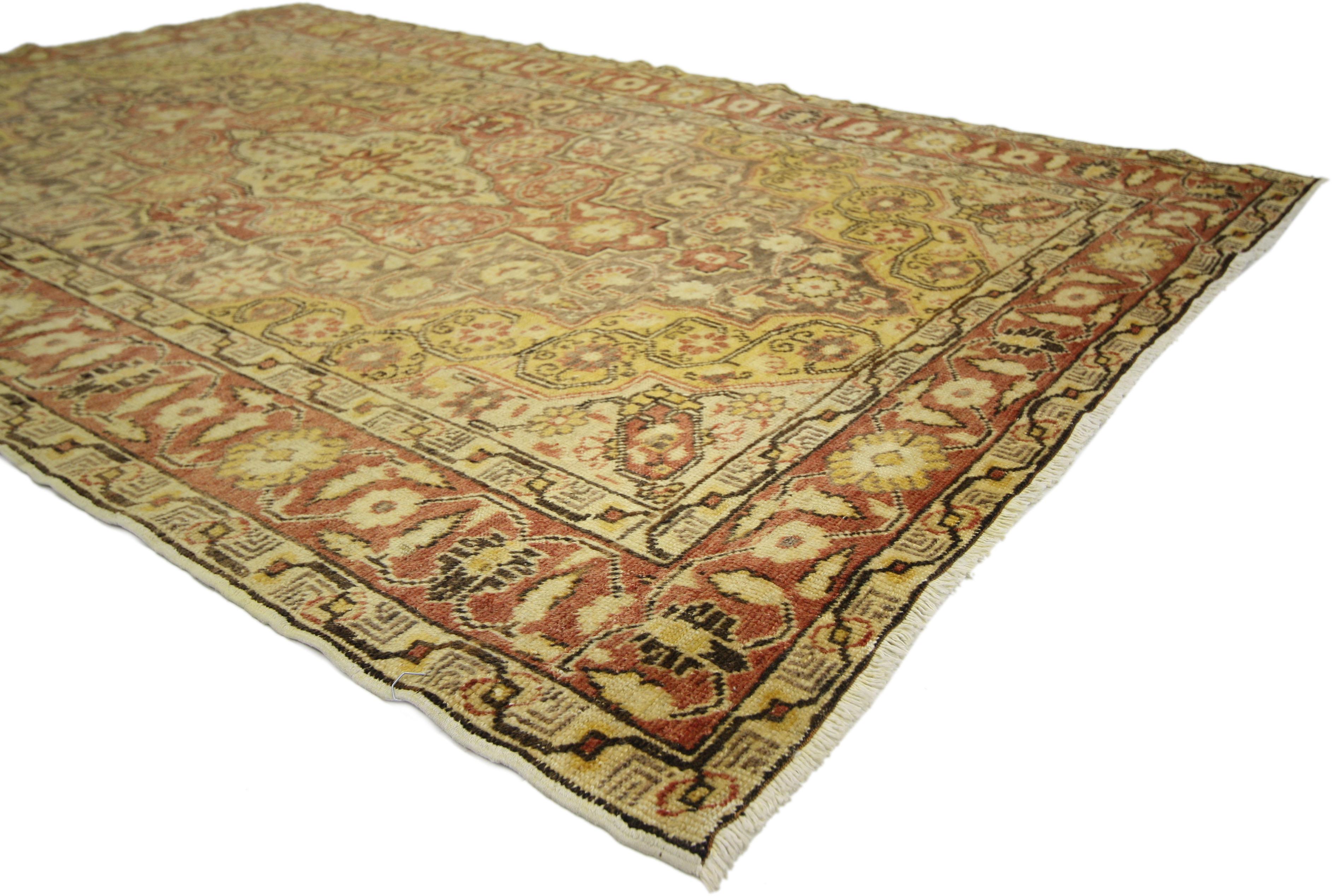 Modern Rustic Style Vintage Turkish Oushak Accent Rug, Entry or Foyer Rug In Good Condition For Sale In Dallas, TX