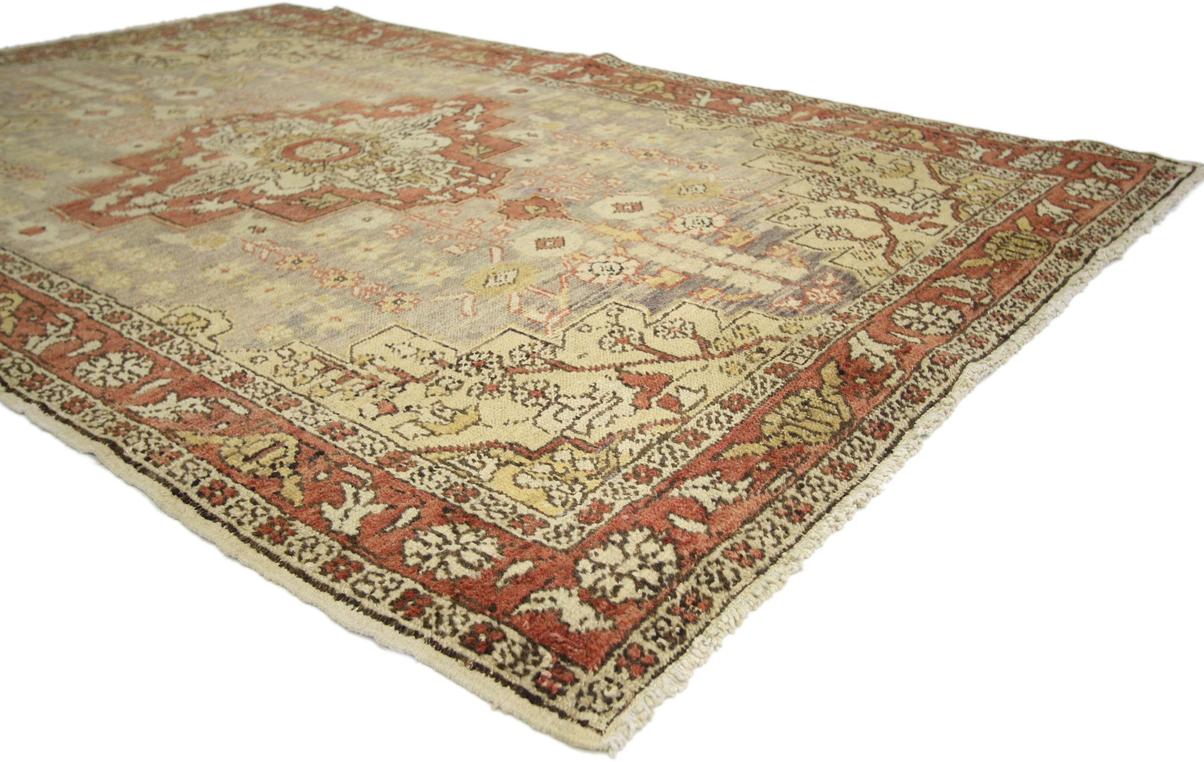 Modern Rustic Style Vintage Turkish Sivas Accent Rug, Entry or Foyer Rug In Good Condition For Sale In Dallas, TX