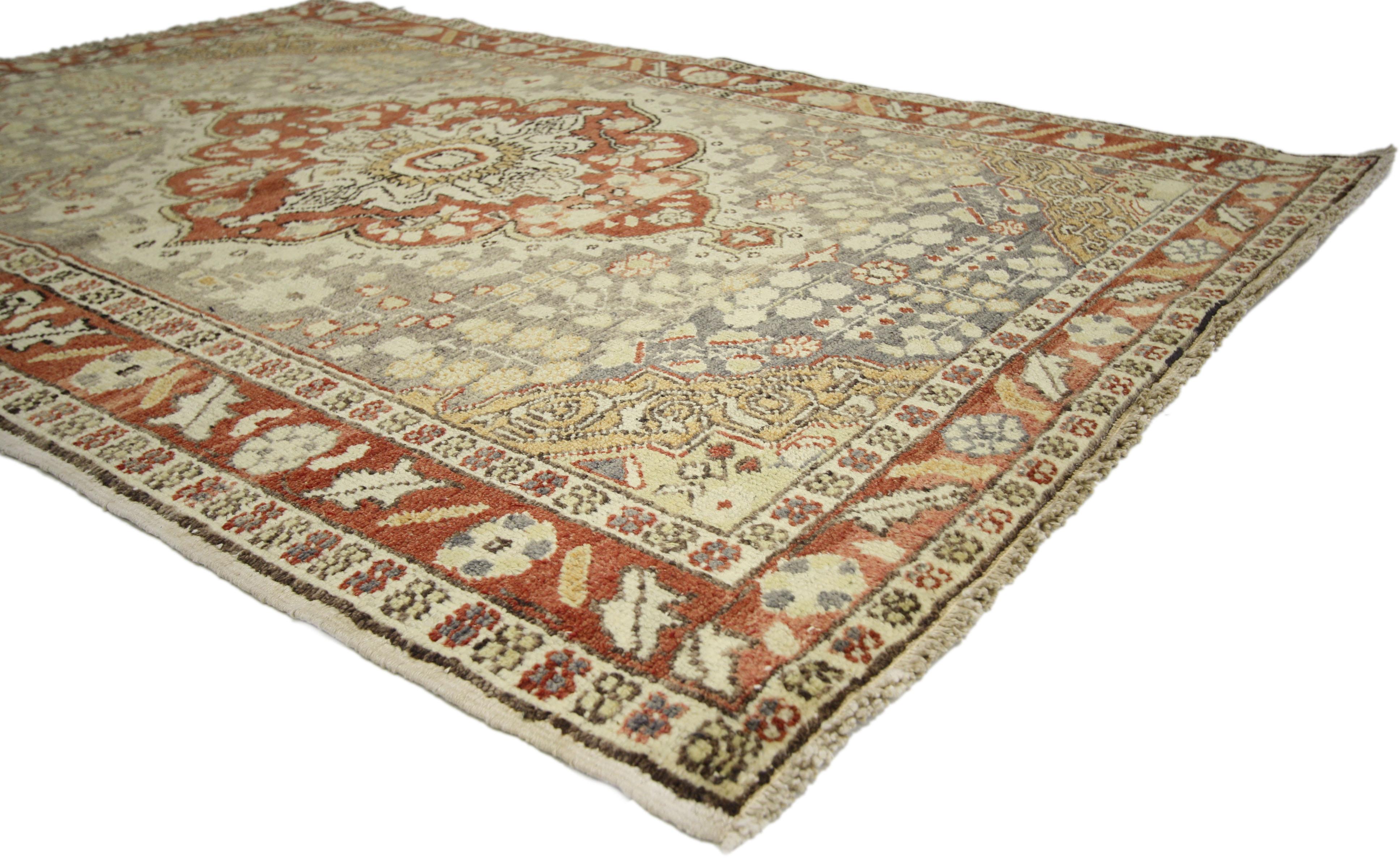 Modern Rustic Style Vintage Turkish Sivas Accent Rug, Entry or Foyer Rug In Distressed Condition For Sale In Dallas, TX