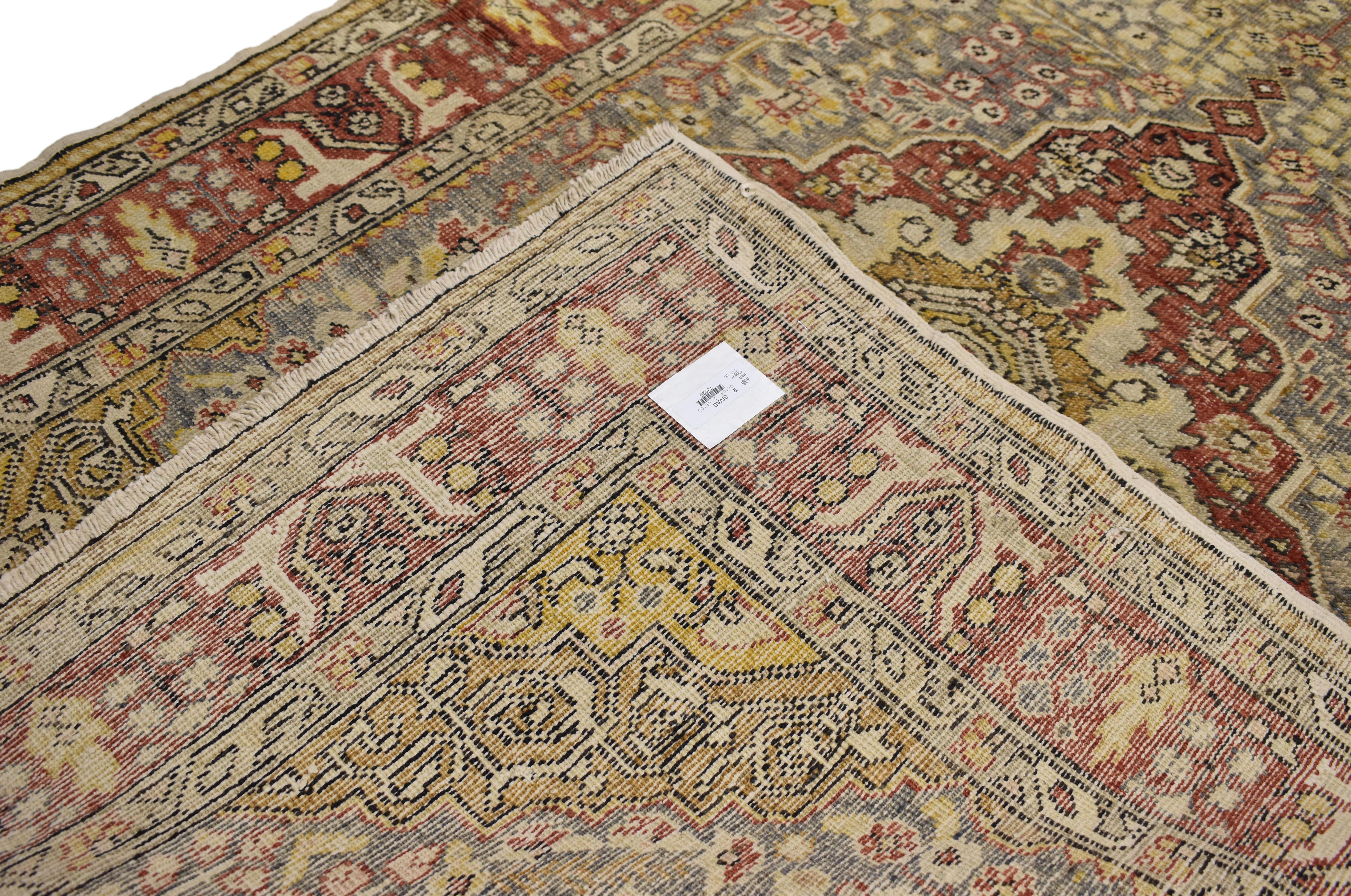 Modern Rustic Style Vintage Turkish Sivas Rug, Entry or Foyer Rug In Good Condition For Sale In Dallas, TX