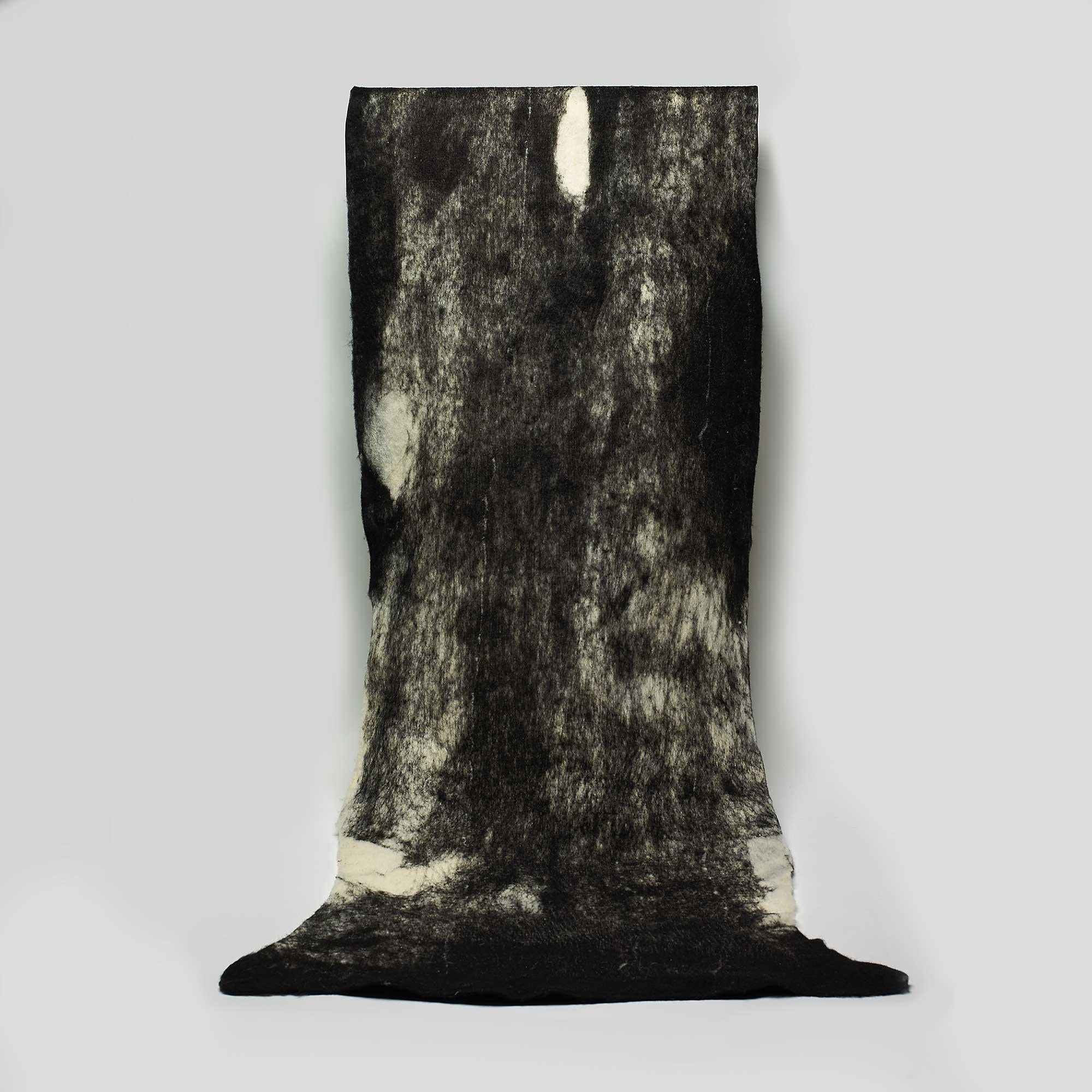 Moderne rustikale „Genesis“-Kissen und Decken aus Wolle, handgeMilliert im Angebot 8
