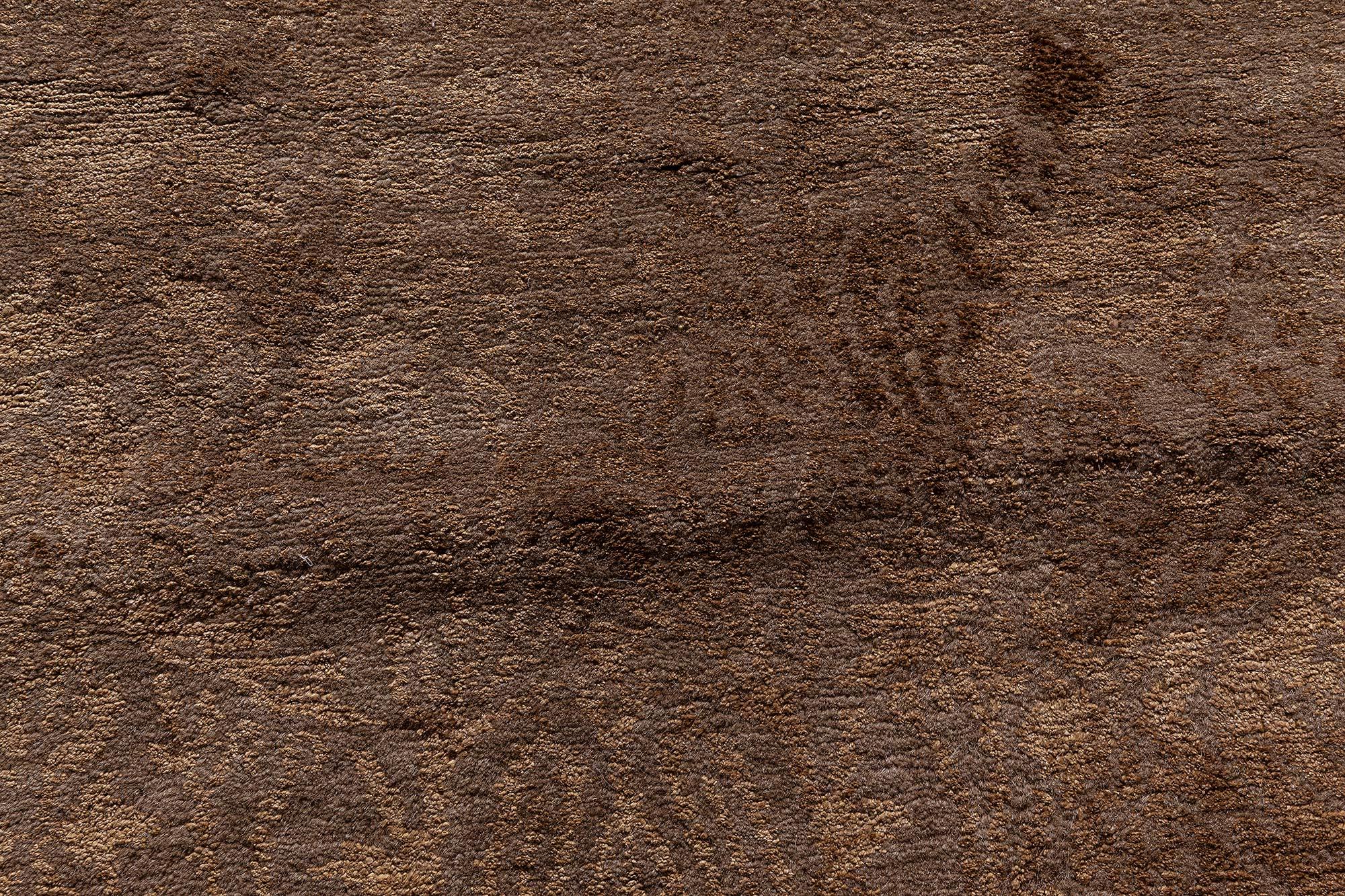 Noué à la main Tapis moderne S10 Tibetan Brown Floral Design Silk & Wool par Doris Leslie Blau en vente