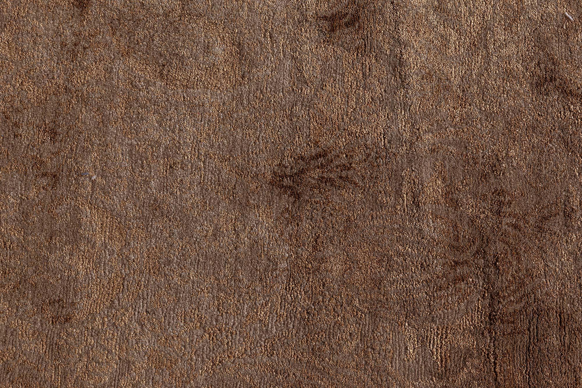 XXIe siècle et contemporain Tapis moderne S10 Tibetan Brown Floral Design Silk & Wool par Doris Leslie Blau en vente