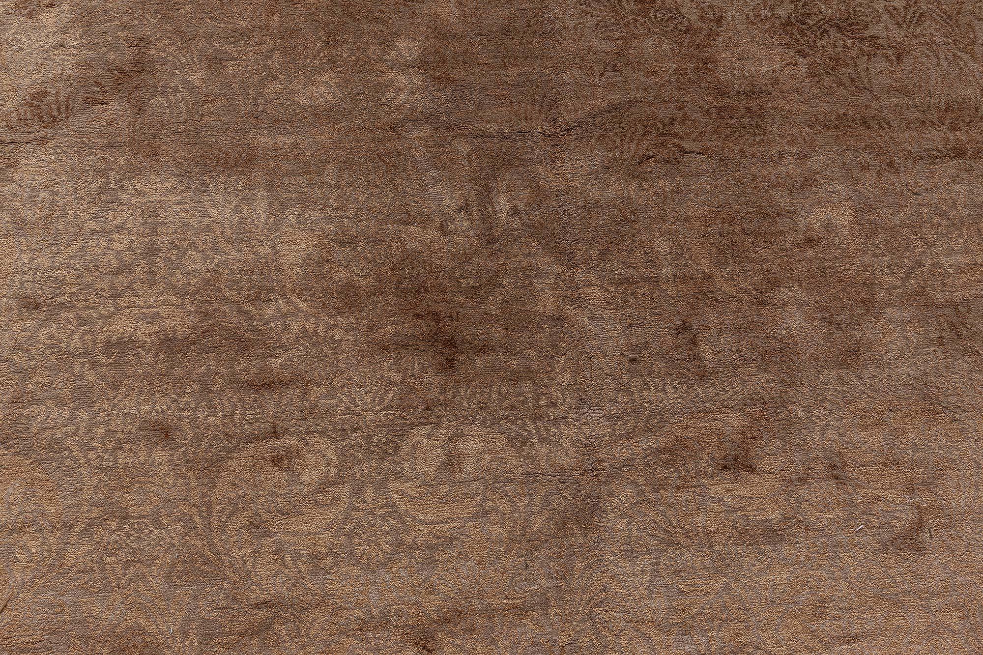 Tapis moderne S10 Tibetan Brown Floral Design Silk & Wool par Doris Leslie Blau en vente 1