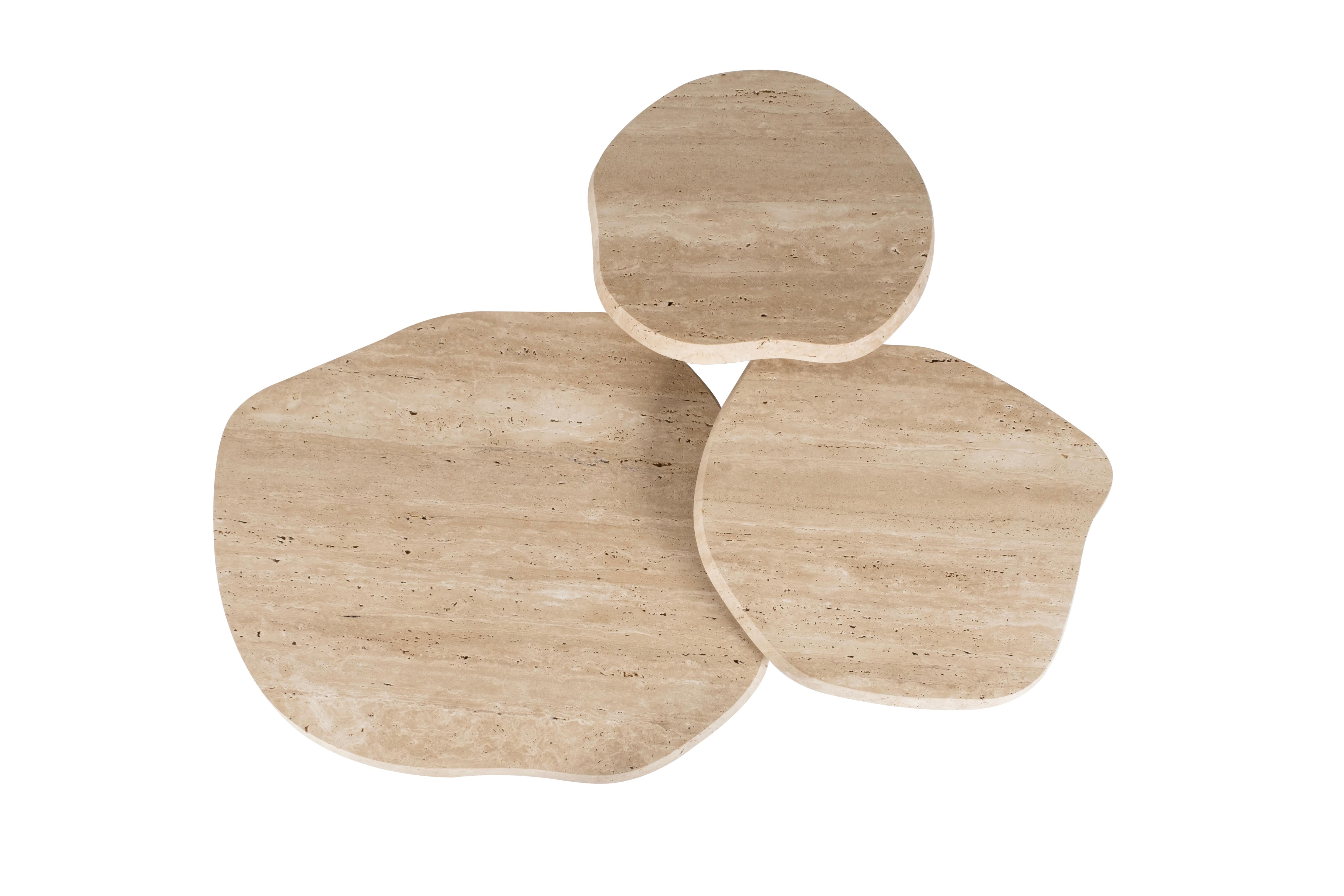 Portoghese Tavolini moderni Saara Set/3, travertino, fatti a mano da Greenapple in vendita