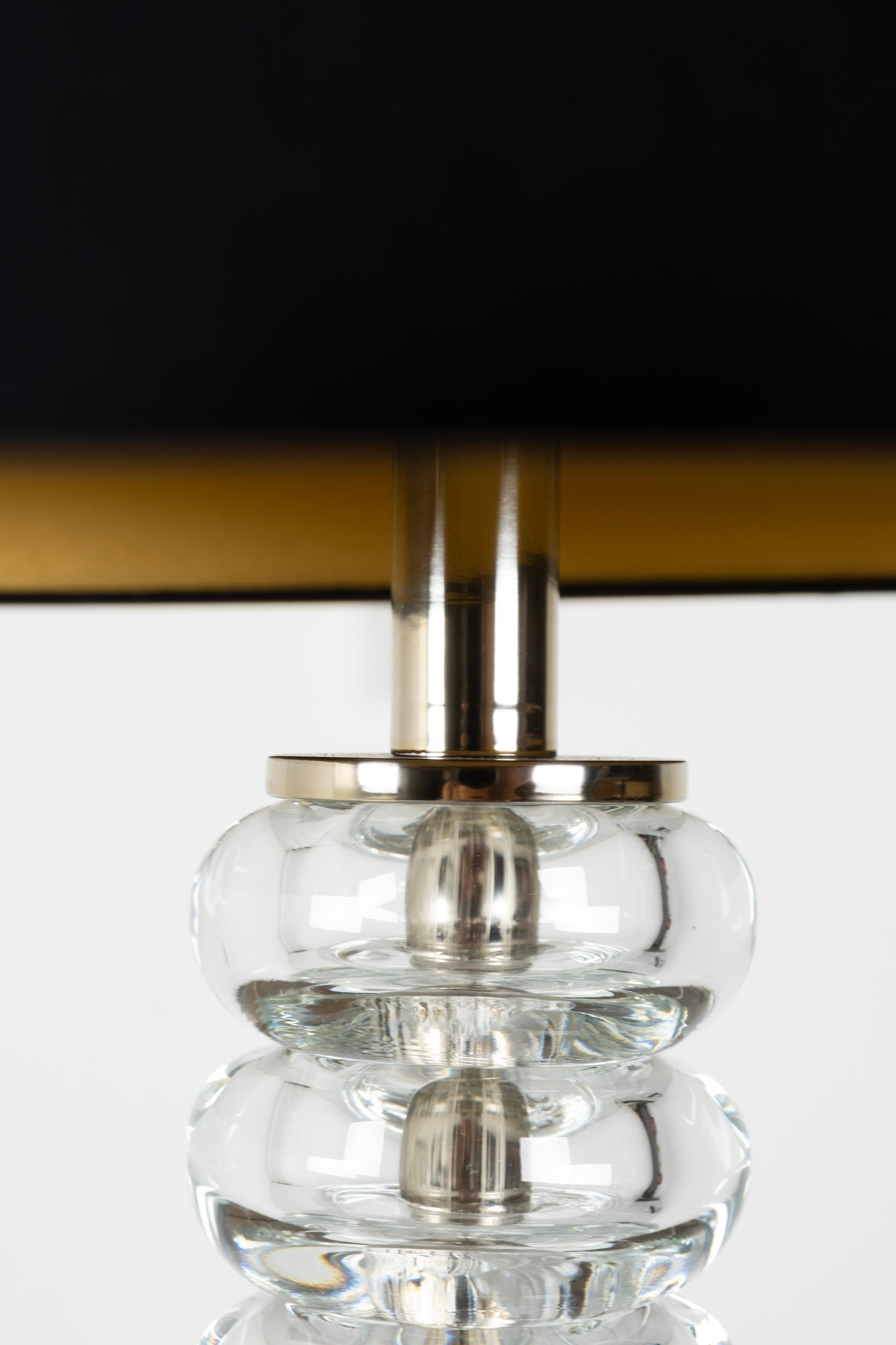 Acciaio inossidabile Lampada da tavolo moderna Saldanha SET/2, base in marmo, paralume nero, fatta a mano in Portogallo in vendita