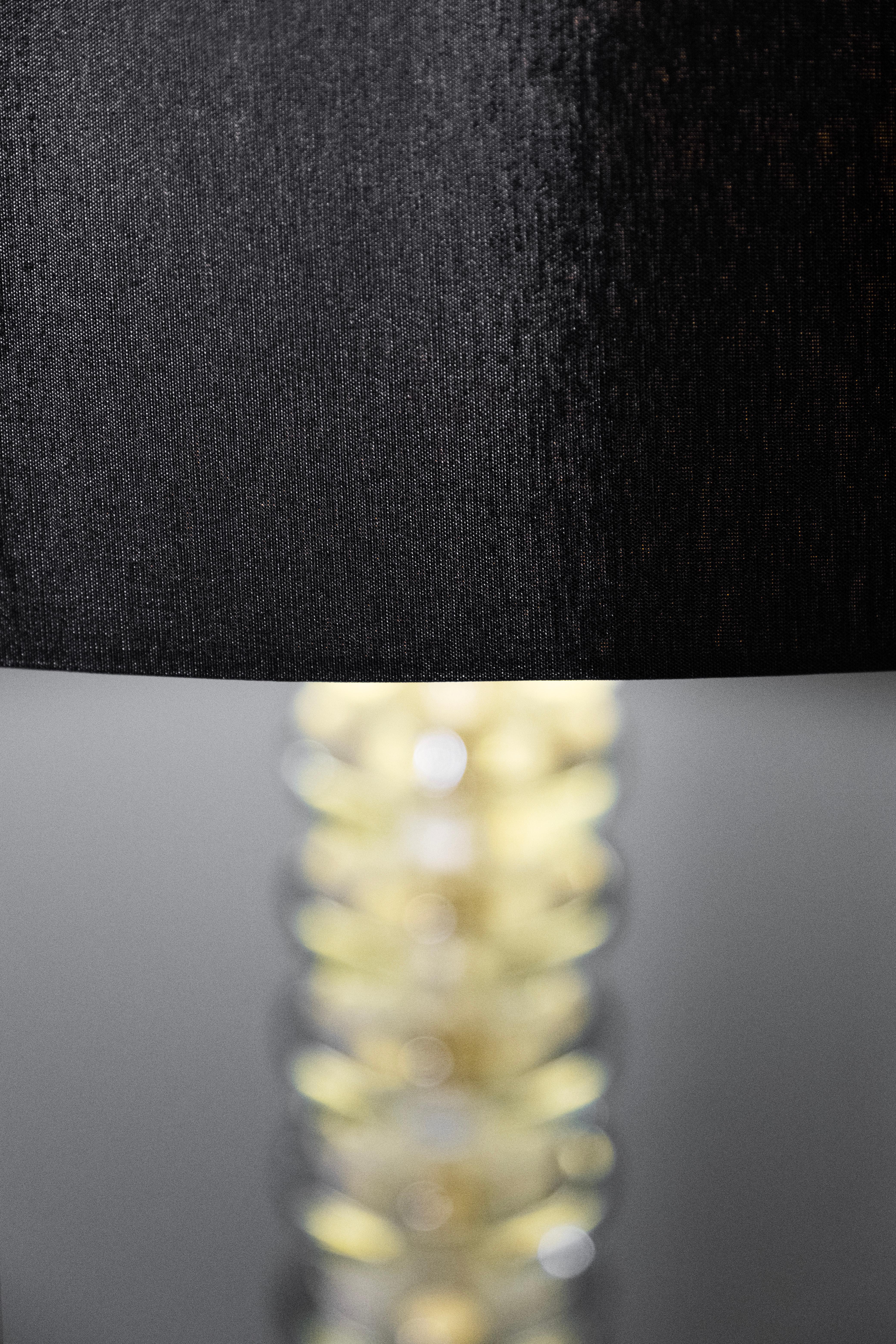 Lampada da tavolo moderna Saldanha SET/2, base in marmo, paralume nero, fatta a mano in Portogallo in vendita 1