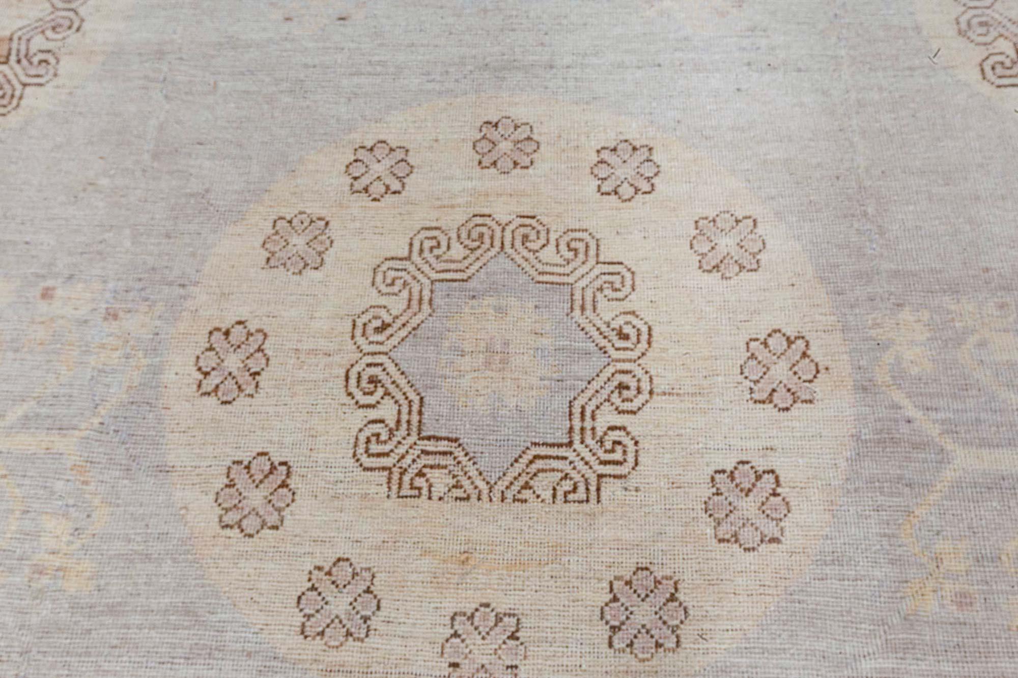 Moderner Samarkand-Teppich von Doris Leslie Blau.
Größe: 10'0