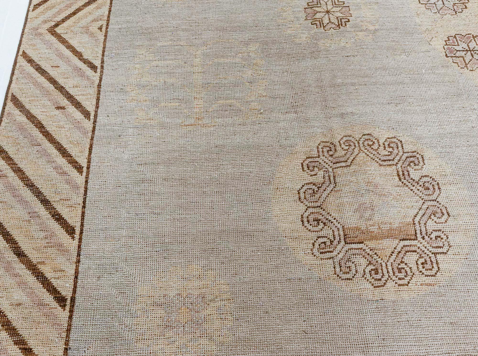 Moderner Samarkand-Teppich von Doris Leslie Blau (21. Jahrhundert und zeitgenössisch) im Angebot