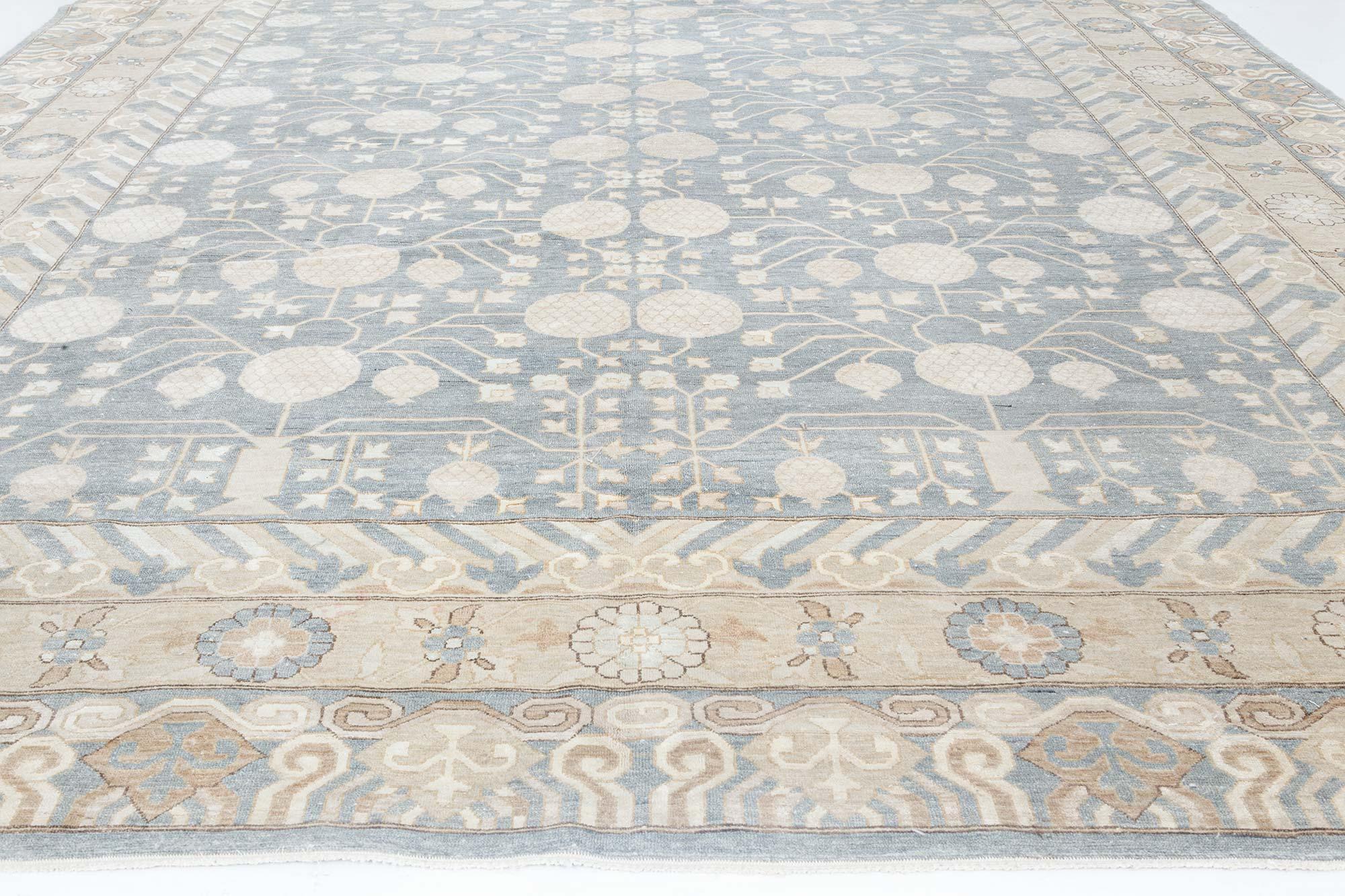 Moderner handgefertigter Teppich im Samarkand-Stil von Doris Leslie Blau (Afghanisch) im Angebot