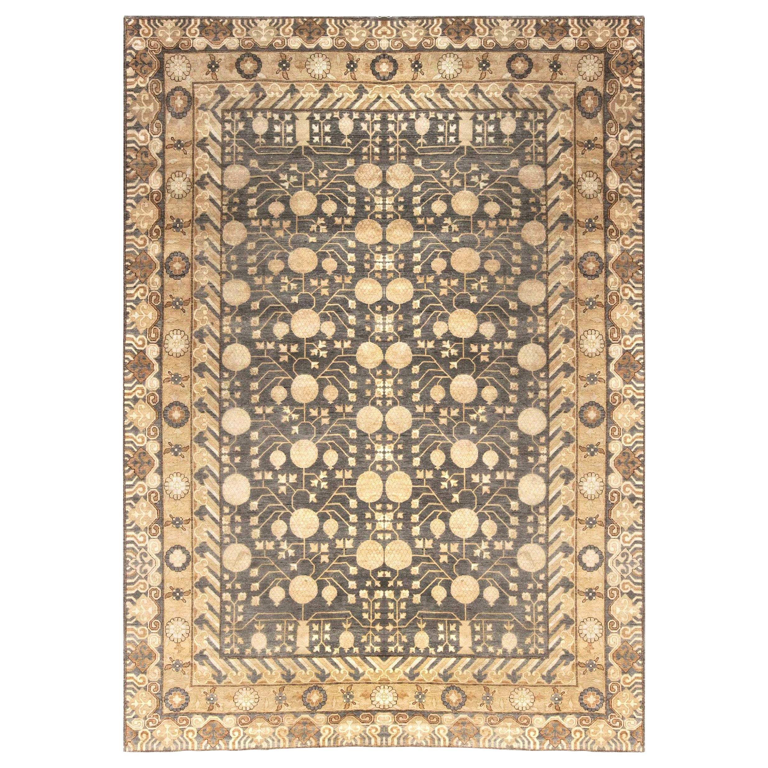 Moderner handgefertigter Teppich im Samarkand-Stil von Doris Leslie Blau im Angebot
