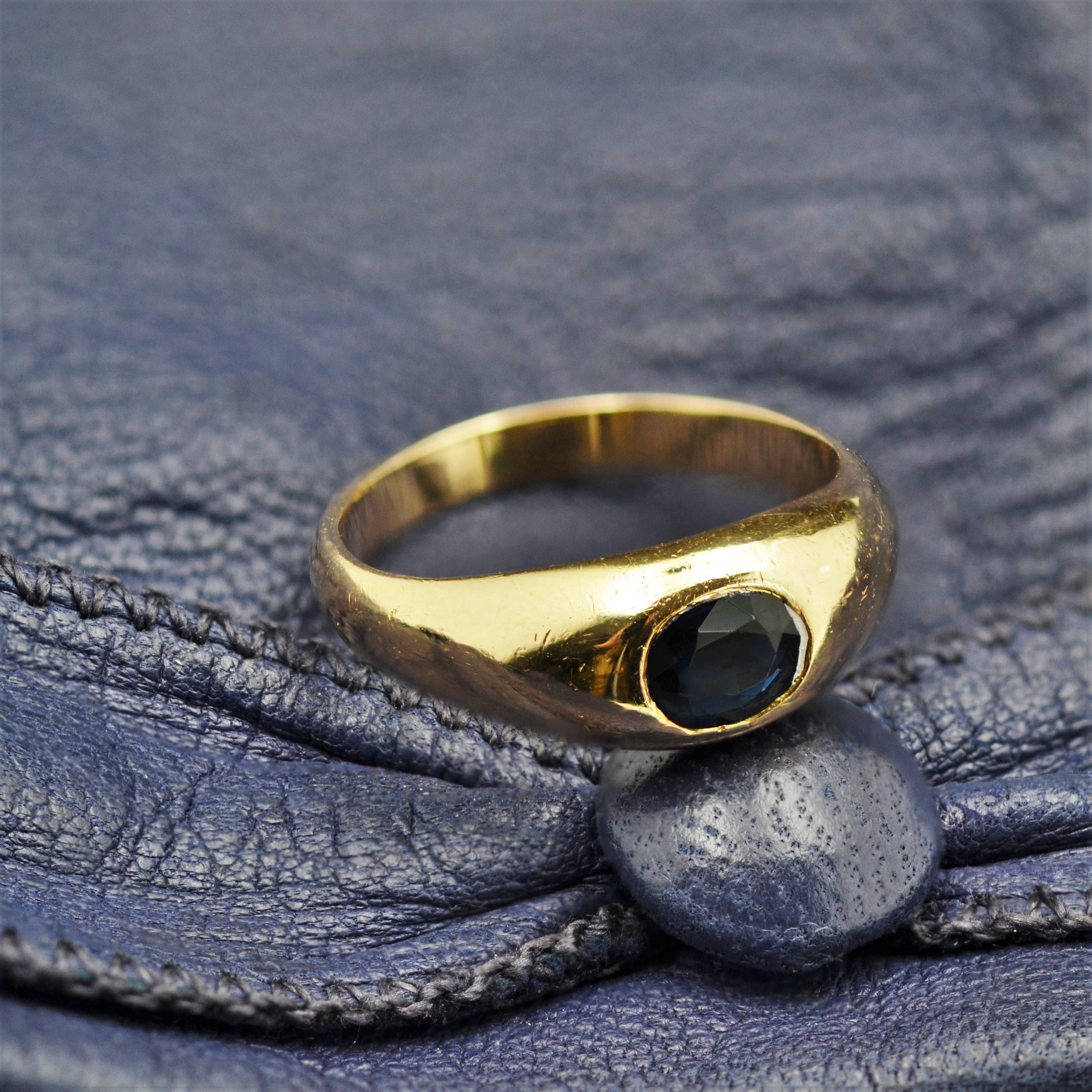 Women's Modern Sapphire 18 Karat Yellow Gold Bangle Ring For Sale