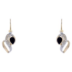 Pendientes modernos de zafiro en oro amarillo de 18 quilates con cierre de palanca