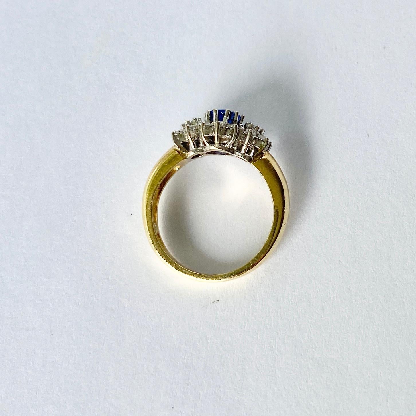 Moderner Saphir- und Diamant-Cluster-Ring aus 18 Karat Gold im Zustand „Gut“ im Angebot in Chipping Campden, GB